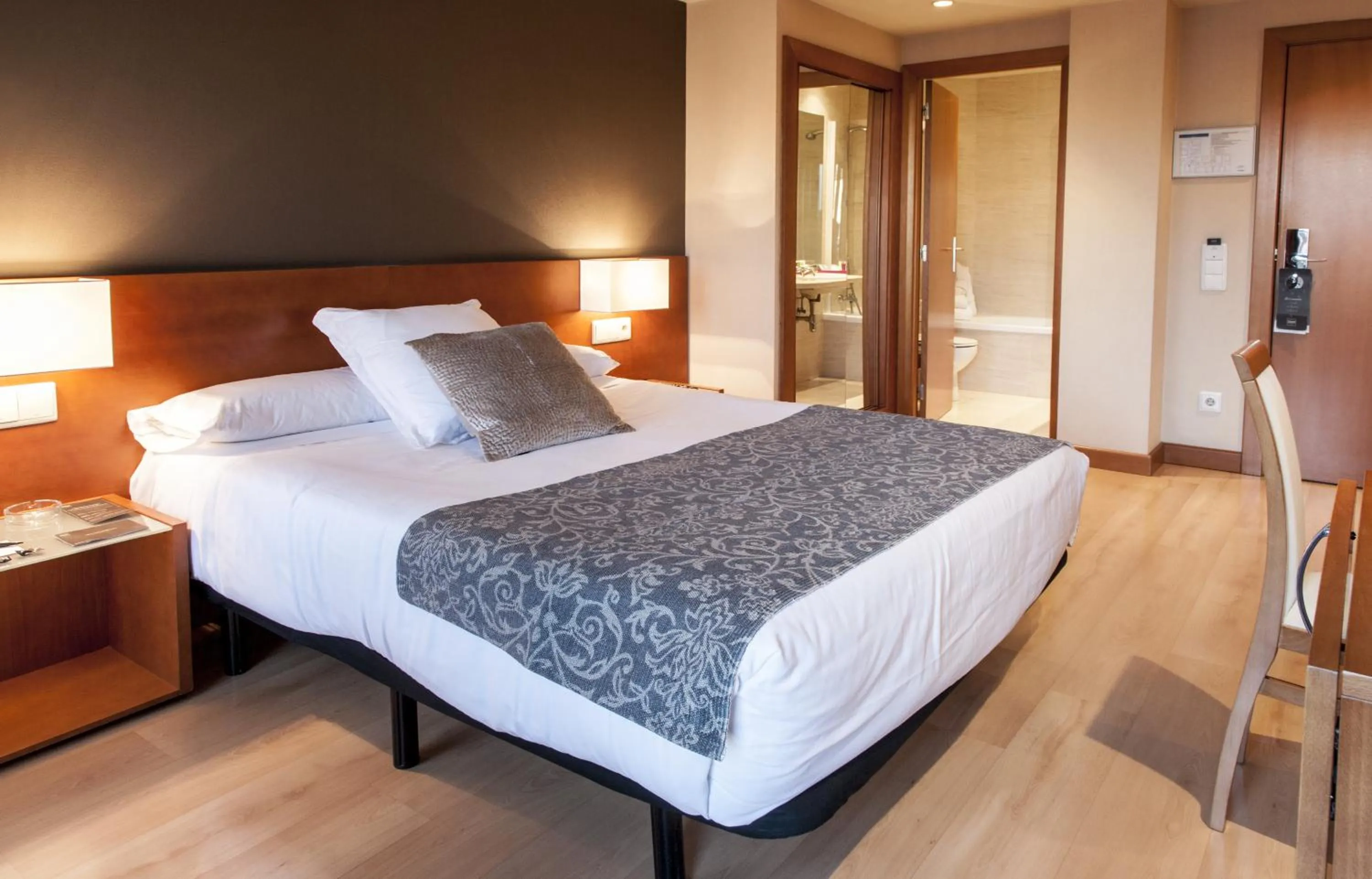 Double Room (1 Adult) in Zenit Don Yo