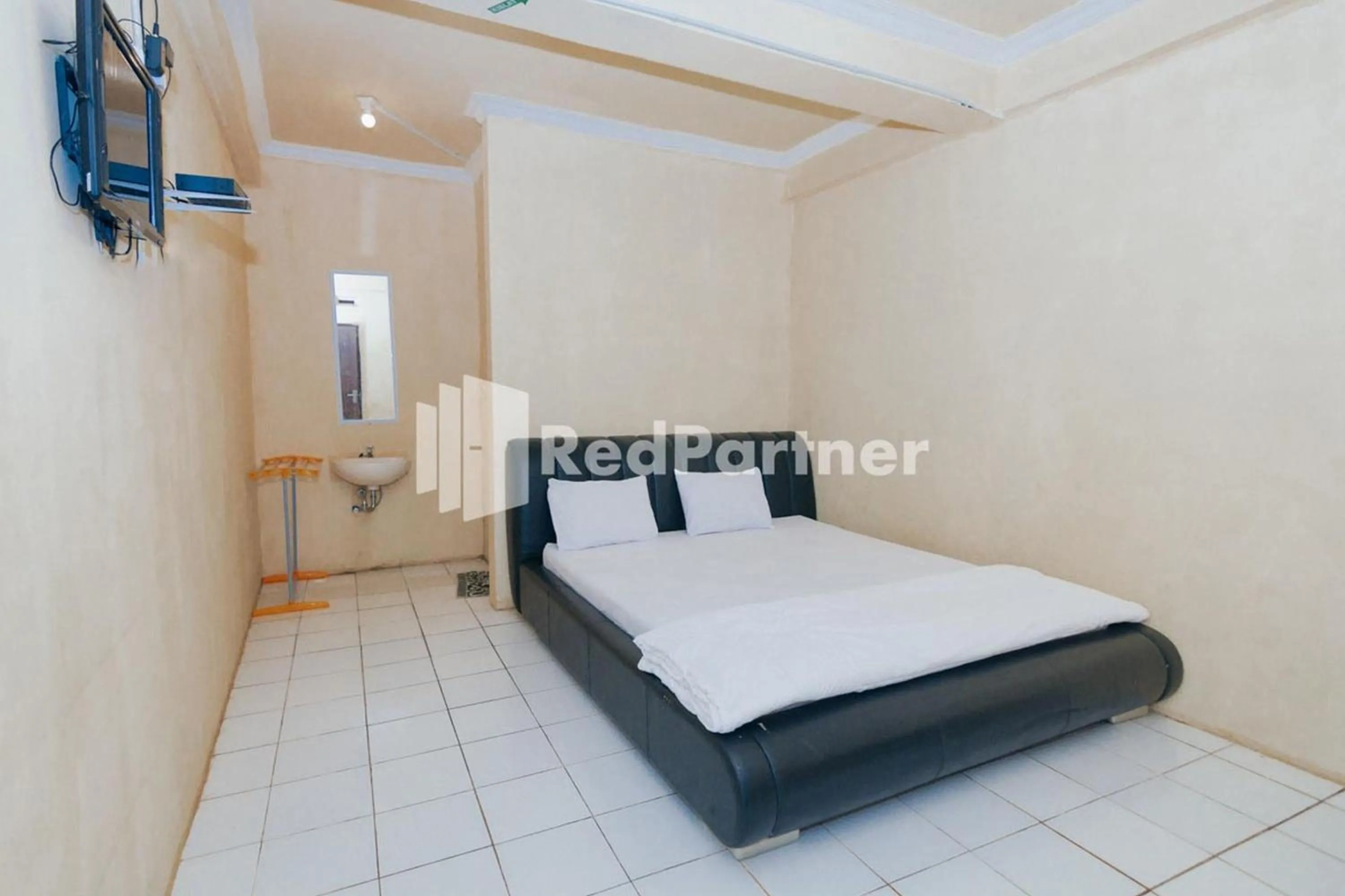 Standard Double Room in Pesona Endah Alam Hijau Wanayasa RedPartner