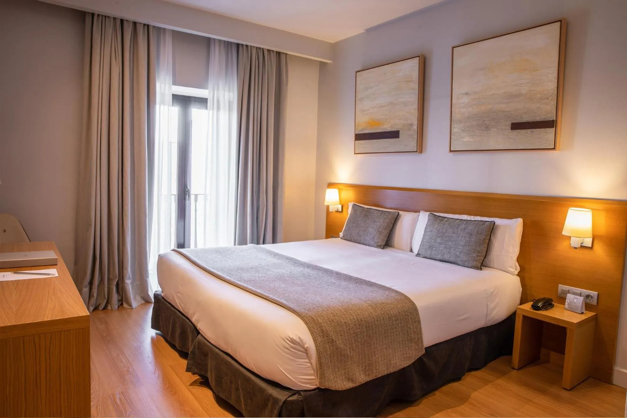 Double Room with Ramblas view in Arc La Rambla