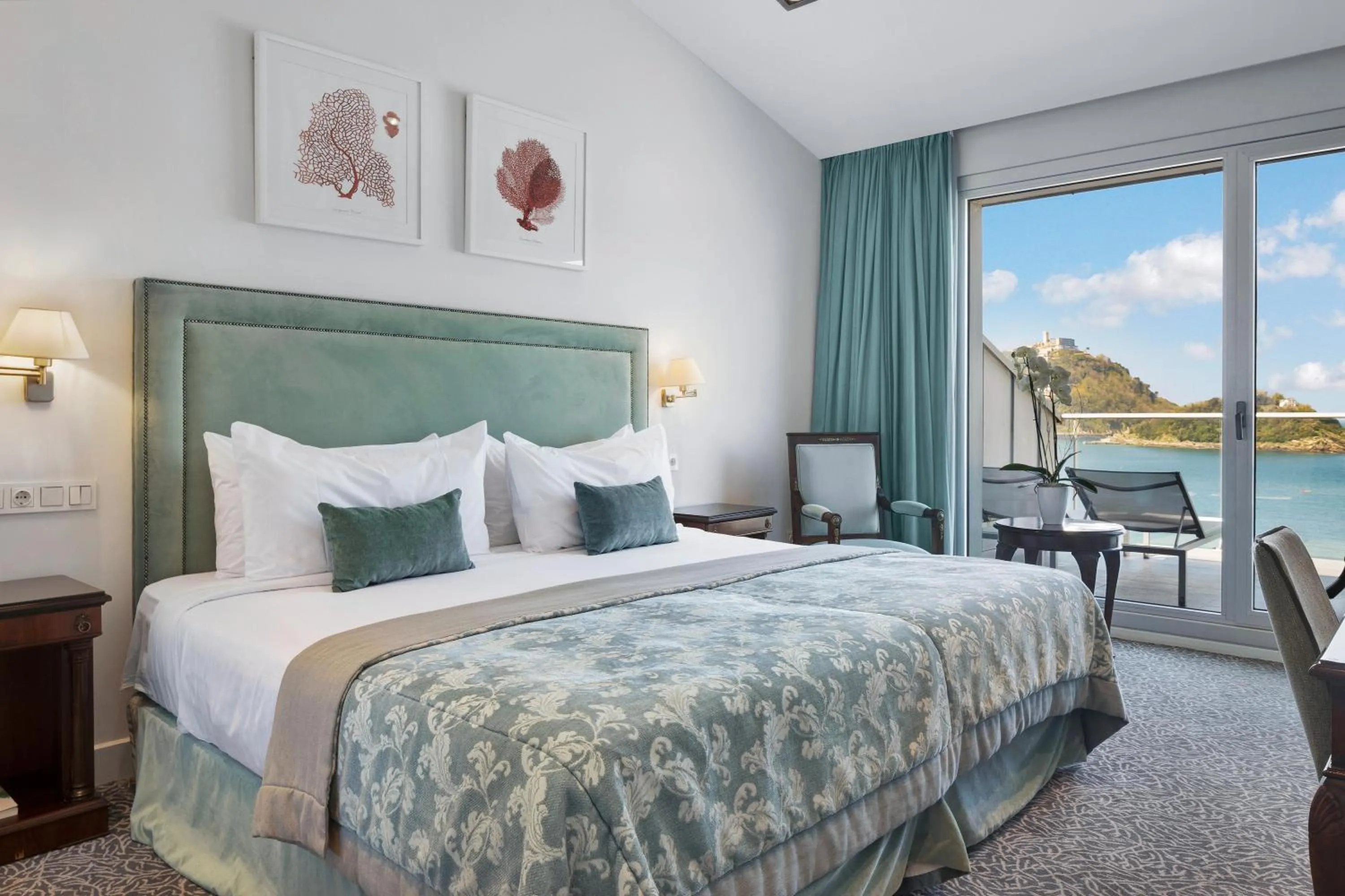 Attic with Terrace and Sea View in Hotel de Londres y de Inglaterra