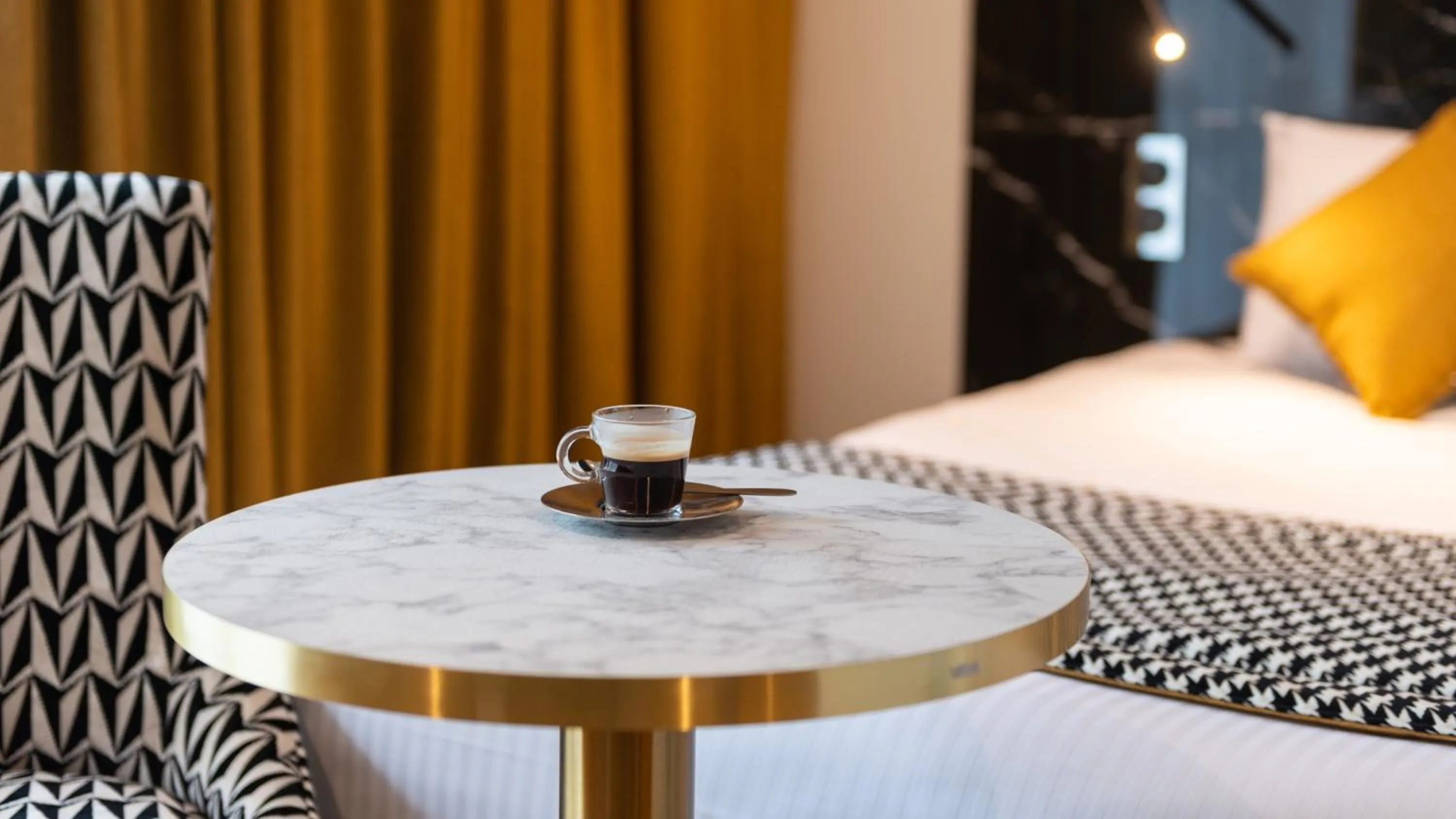 Twin Room with Shower in Hôtel d'Angleterre Rouen Centre Gare