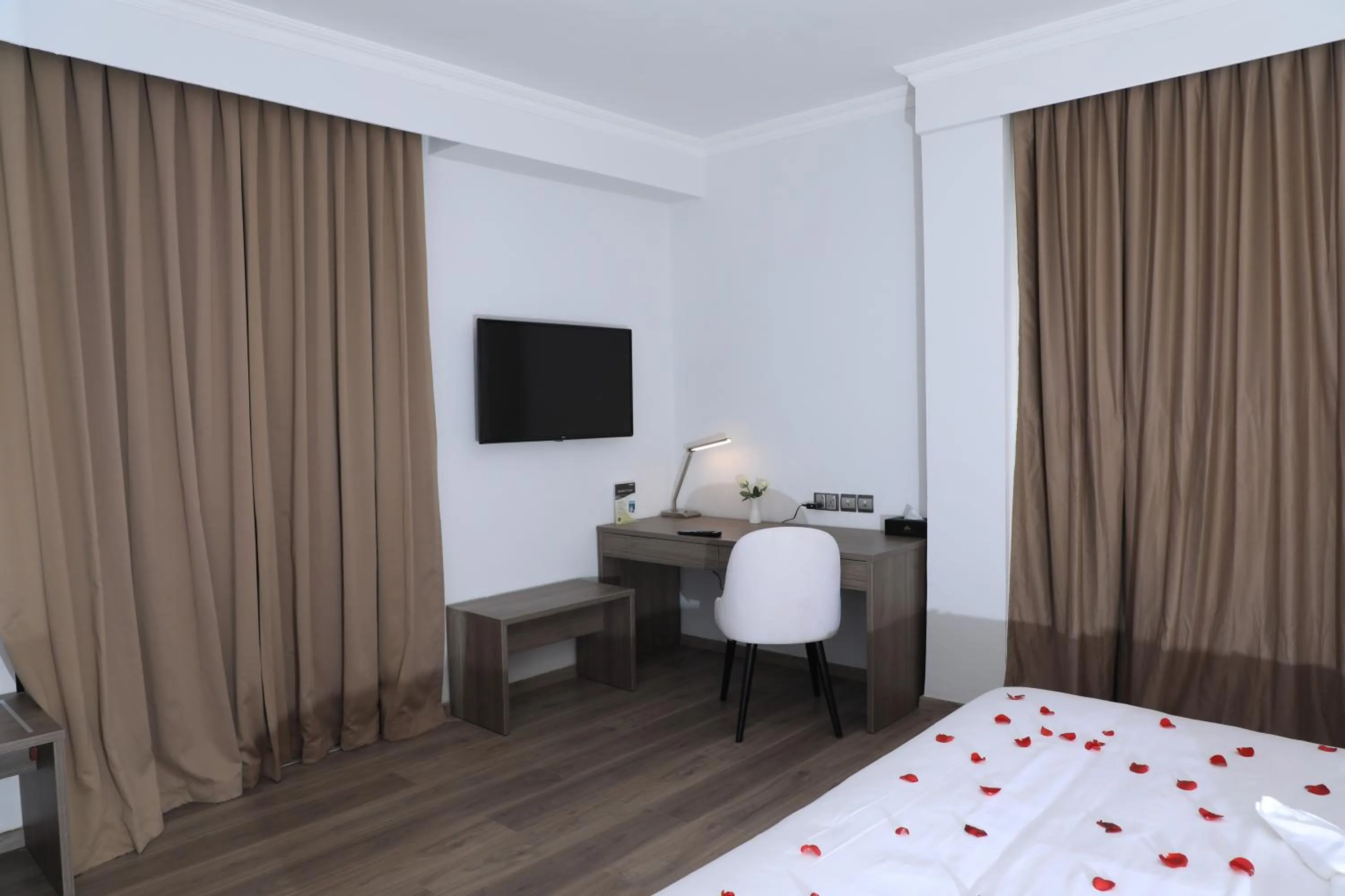 Deluxe King Room - single occupancy in TH BonRoyal Hotel