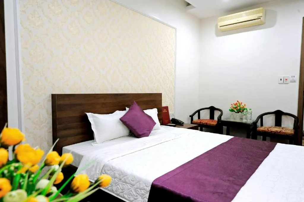 Deluxe Double Room in Van Giang Hotel