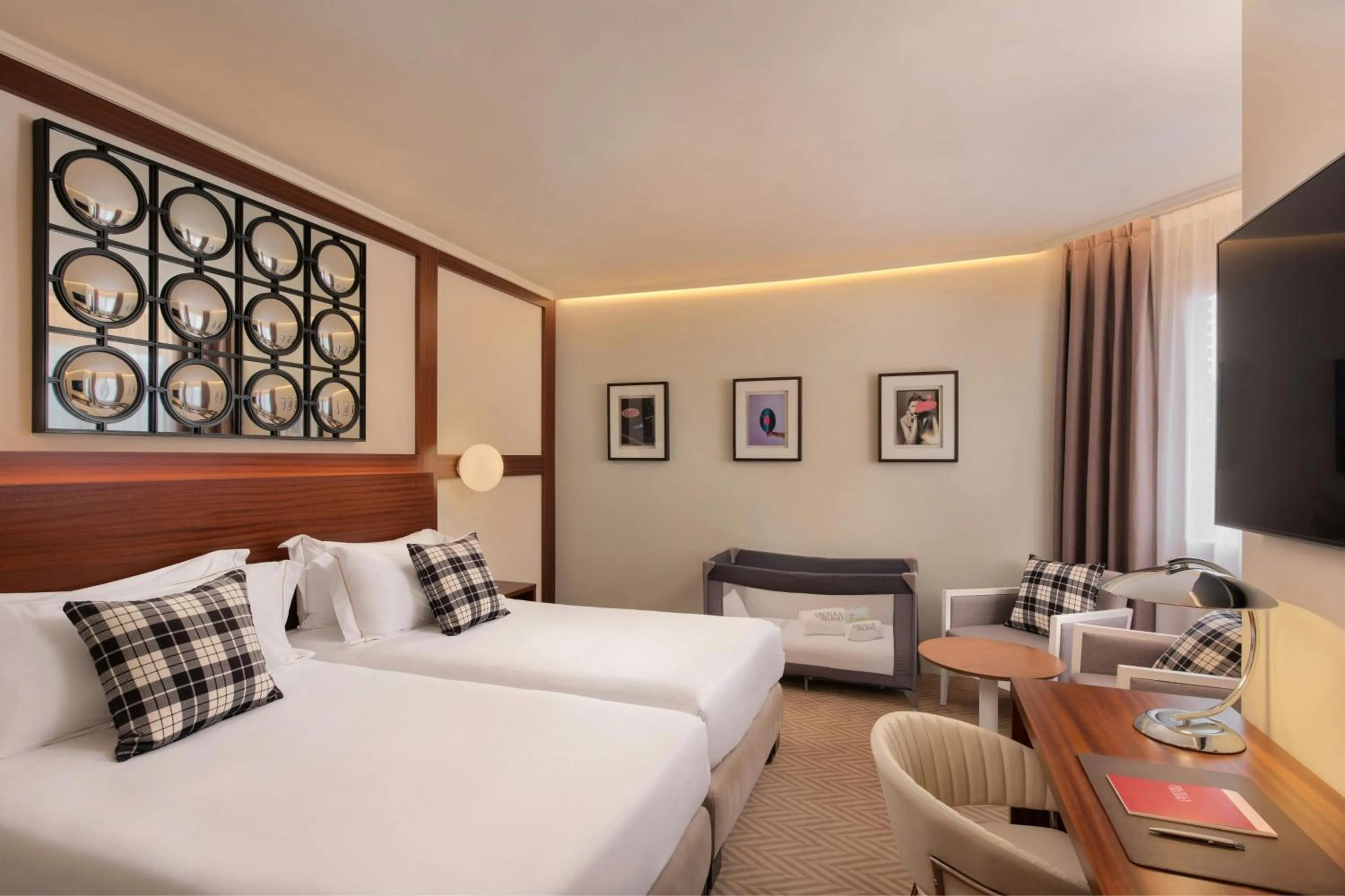 Guest Room with Twin beds in Hotel Ercilla de Bilbao, Autograph Collection