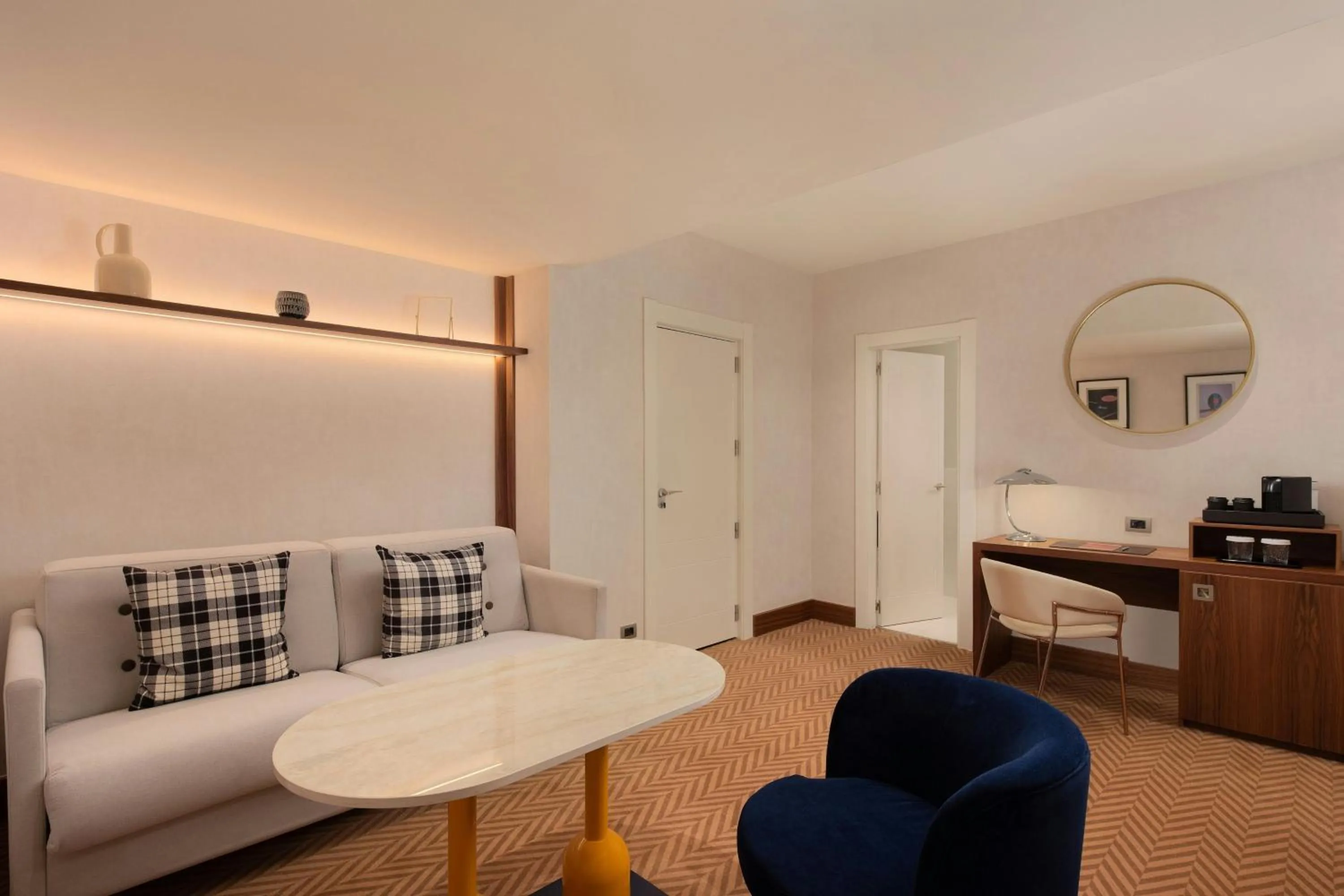 Guest Room with King Bed and a Sofa Bed in Hotel Ercilla de Bilbao, Autograph Collection