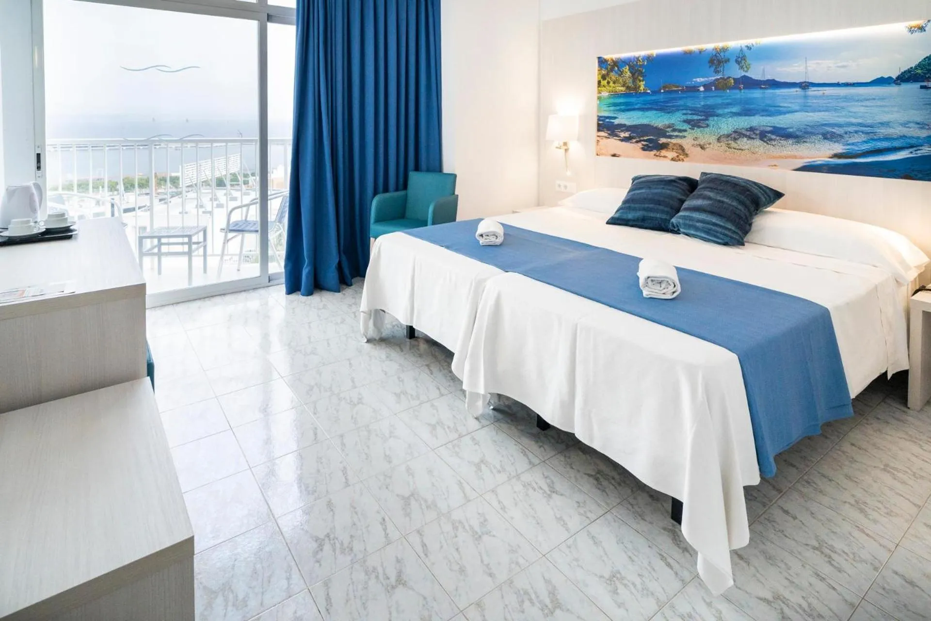 Superior Double or Twin Room with Sea View in Hotel Amic Horizonte