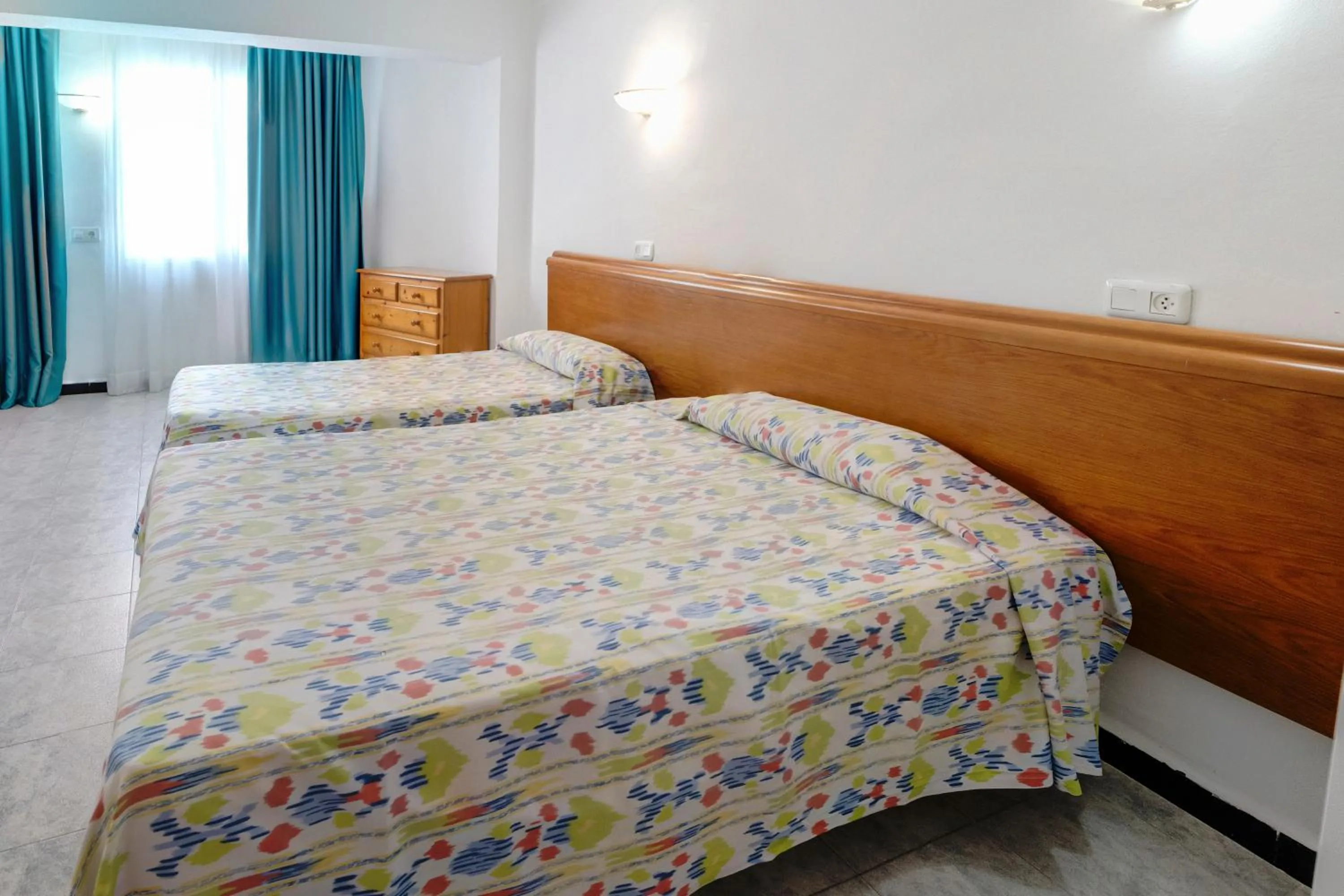Large Premium Room (2 Adults + 1 Child up to 14 years) in Hotel Amic Can Pastilla