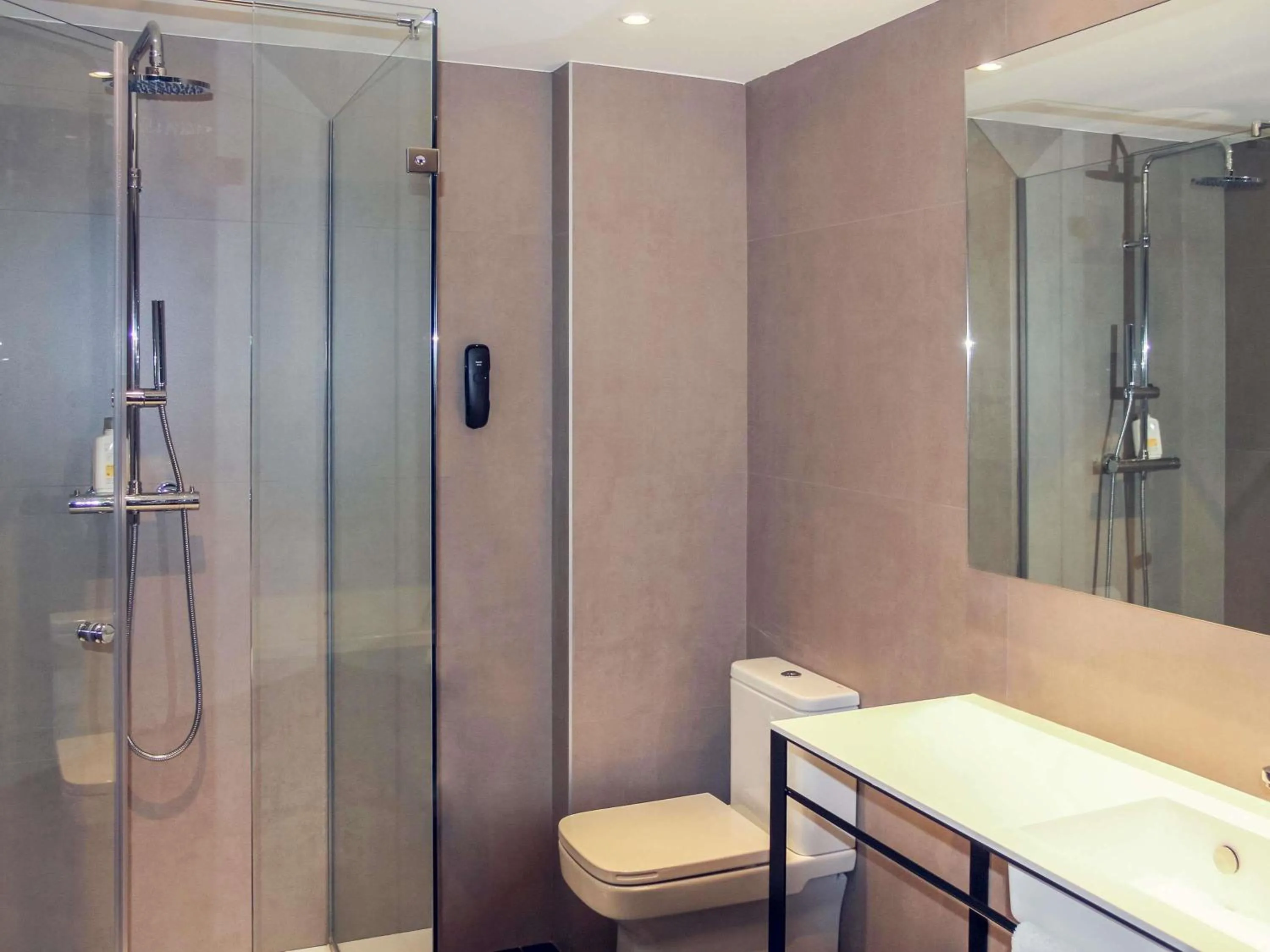 Queen Room in Mercure Madrid Centro