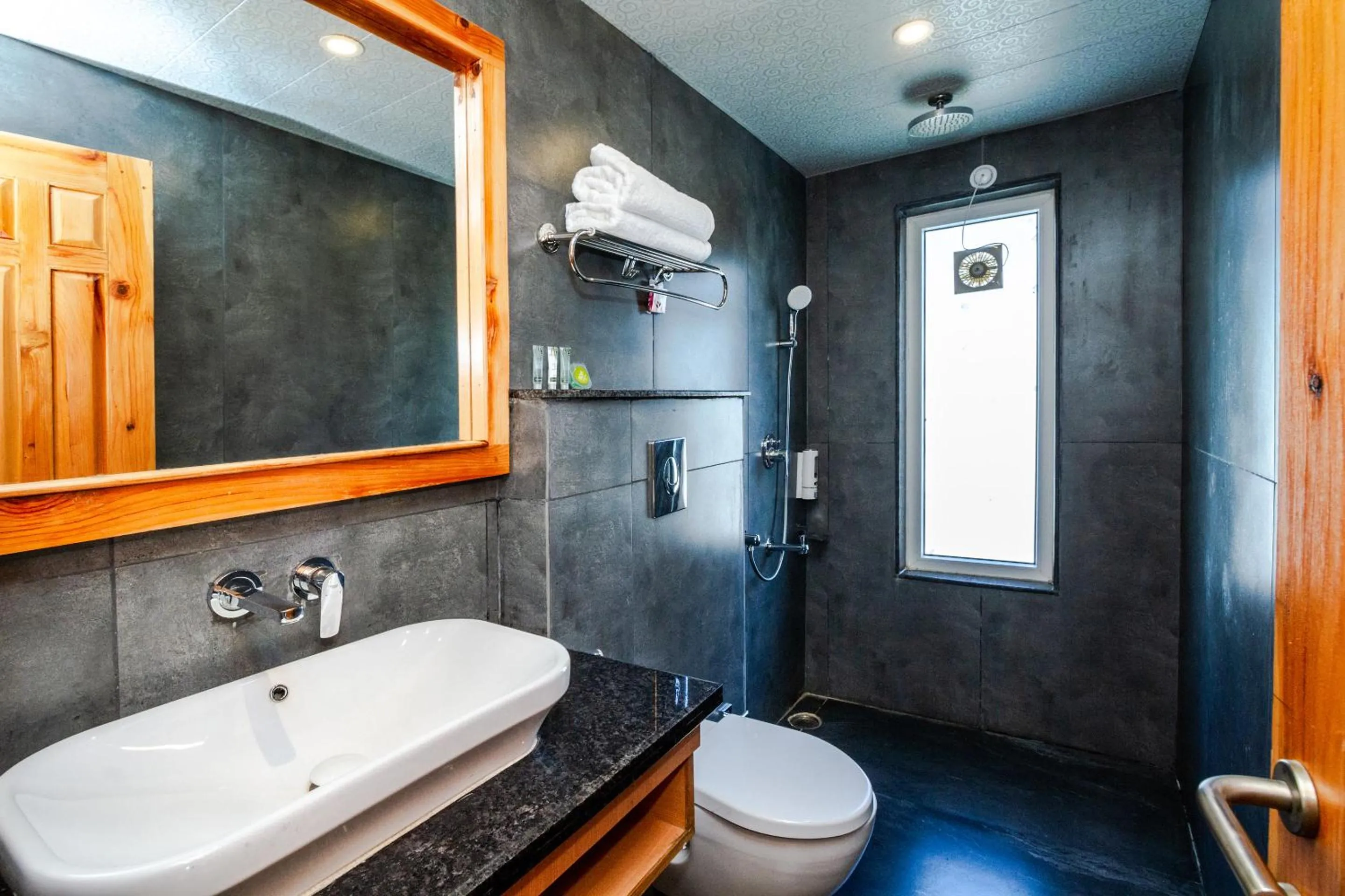 King Suite with Balcony in Tripli Hotels Stone House Cottage