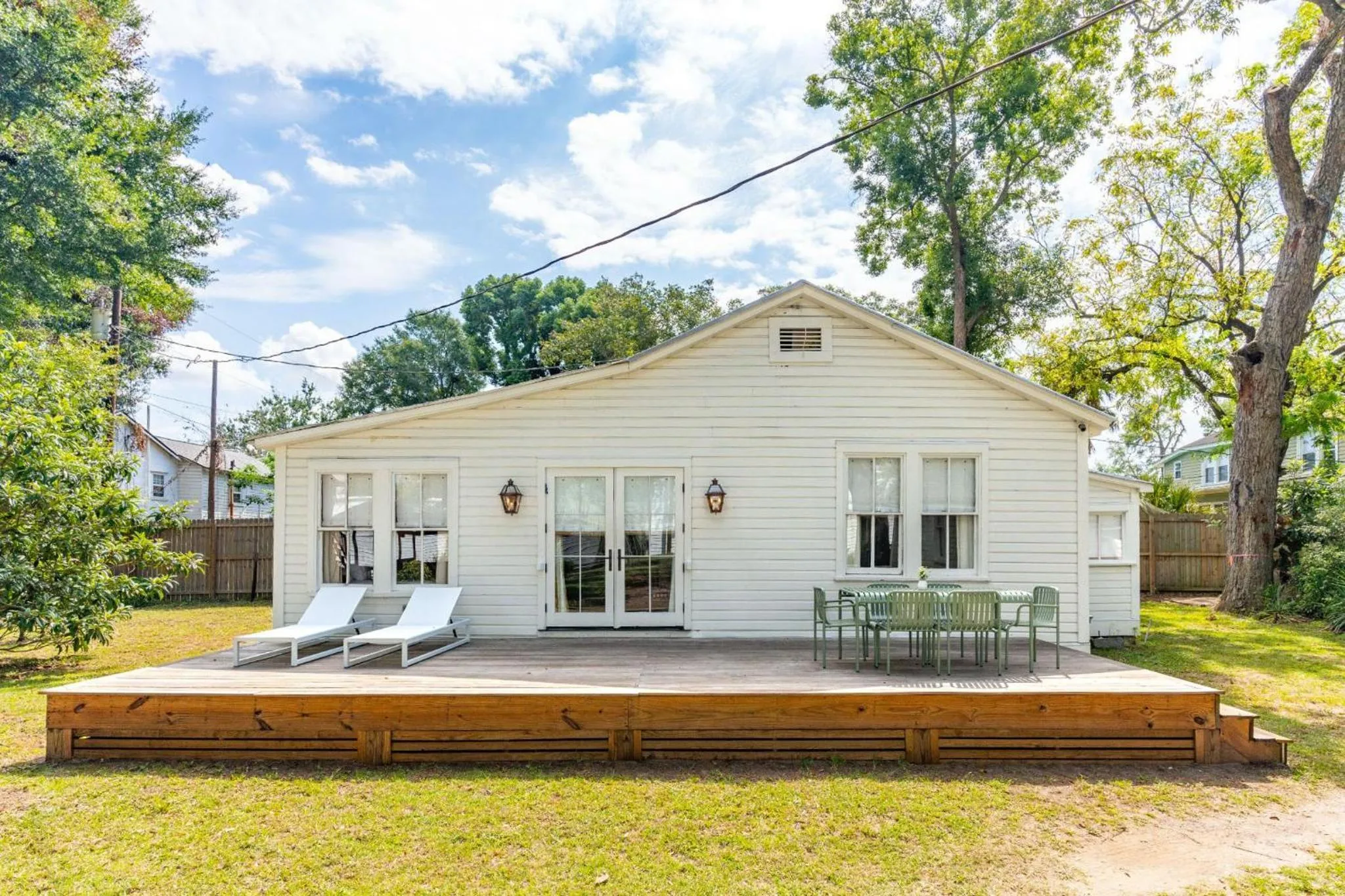Three-Bedroom House in The Starlight Motor Inn