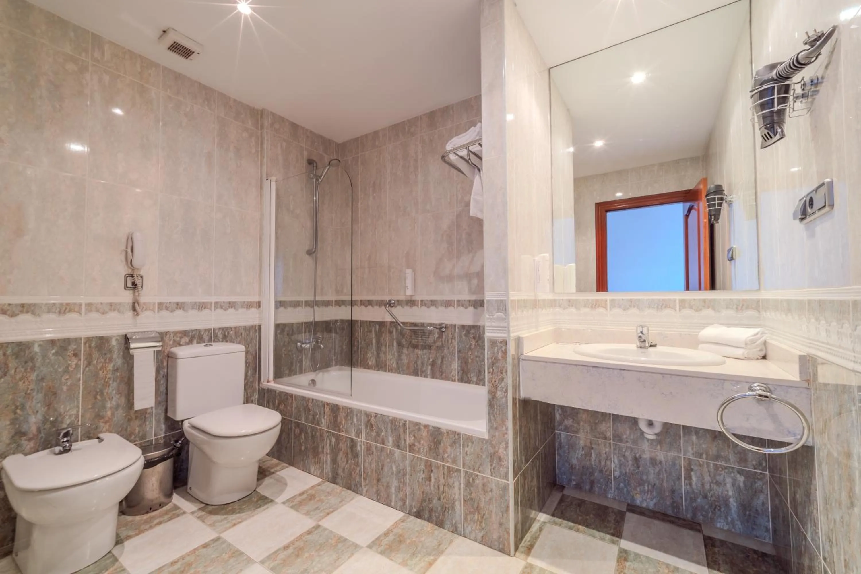 Bathroom in ITC Ciudad de Haro