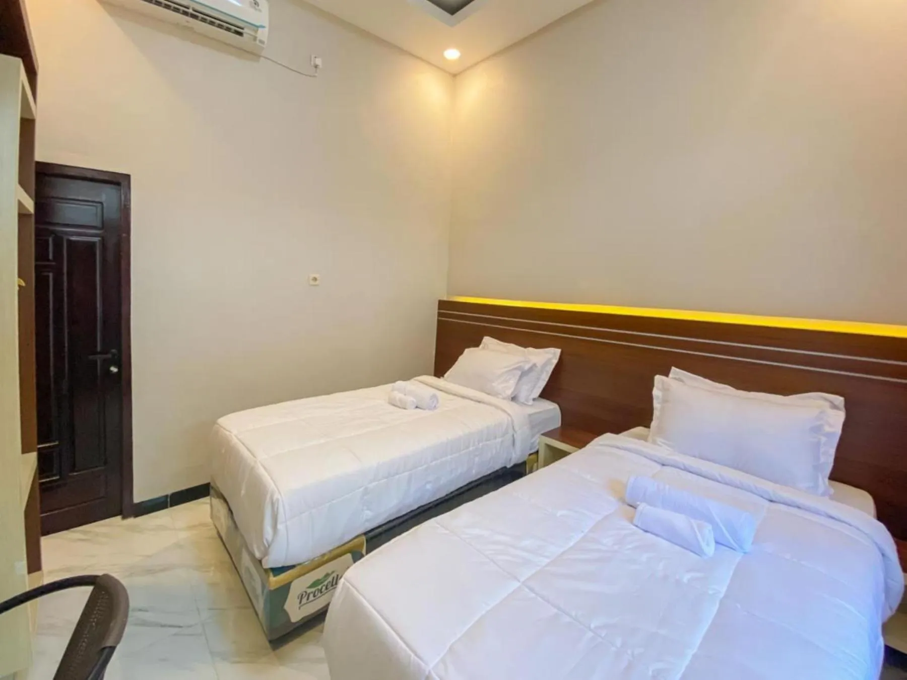Twin Room - single occupancy in RedDoorz Plus at Orange Diponogoro Palangkaraya