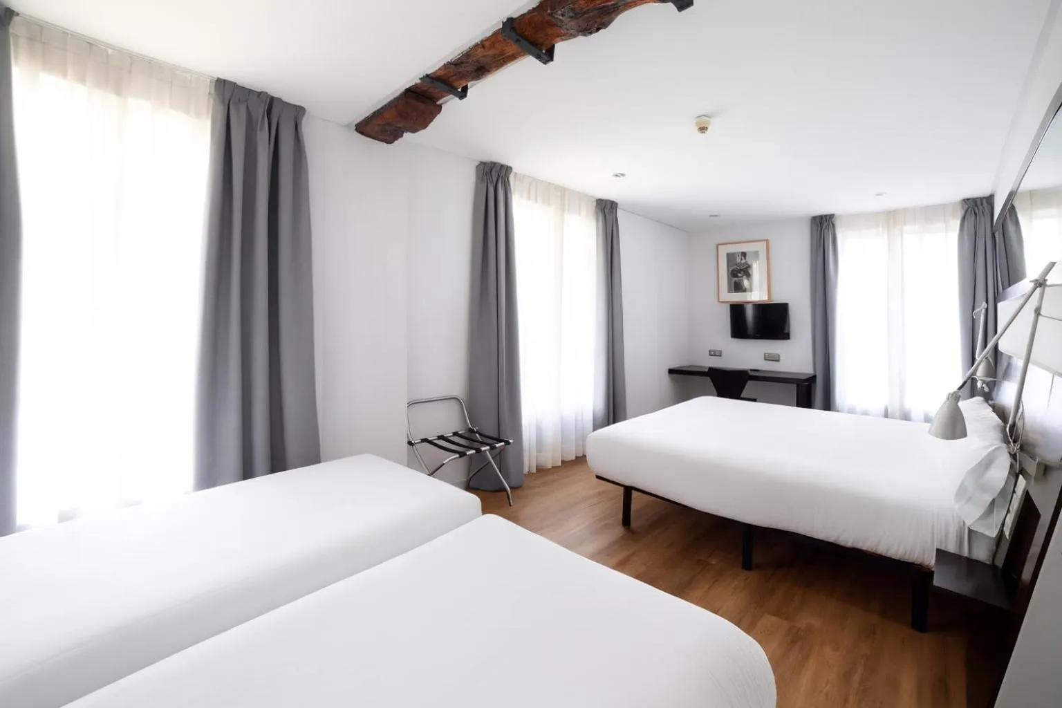 Double Room with two Extra Beds in Petit Palace Arana Bilbao