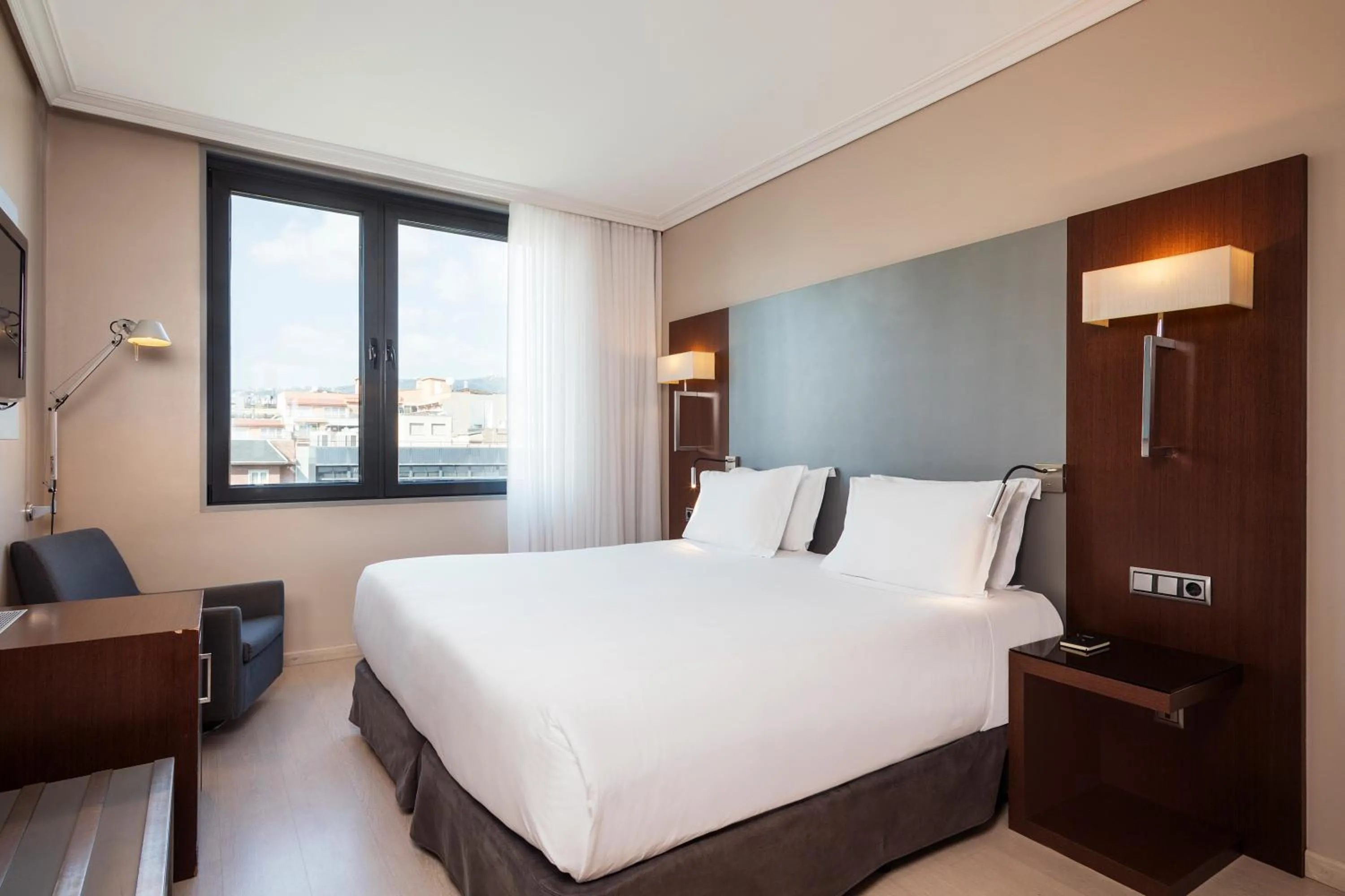 Classic Double Room with Extra Bed in H10 Itaca