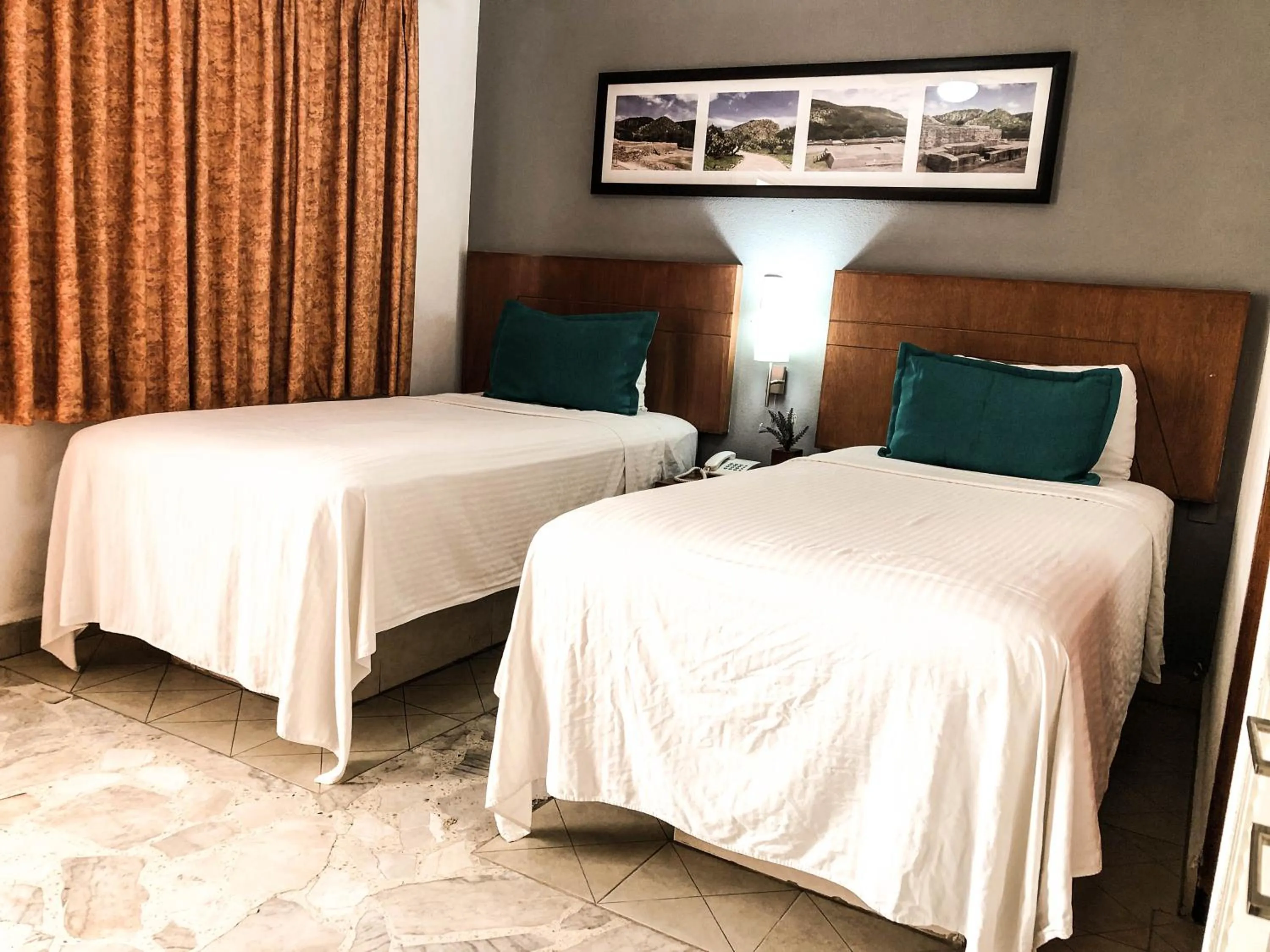 Budget Twin Room in Hotel River Poliforum