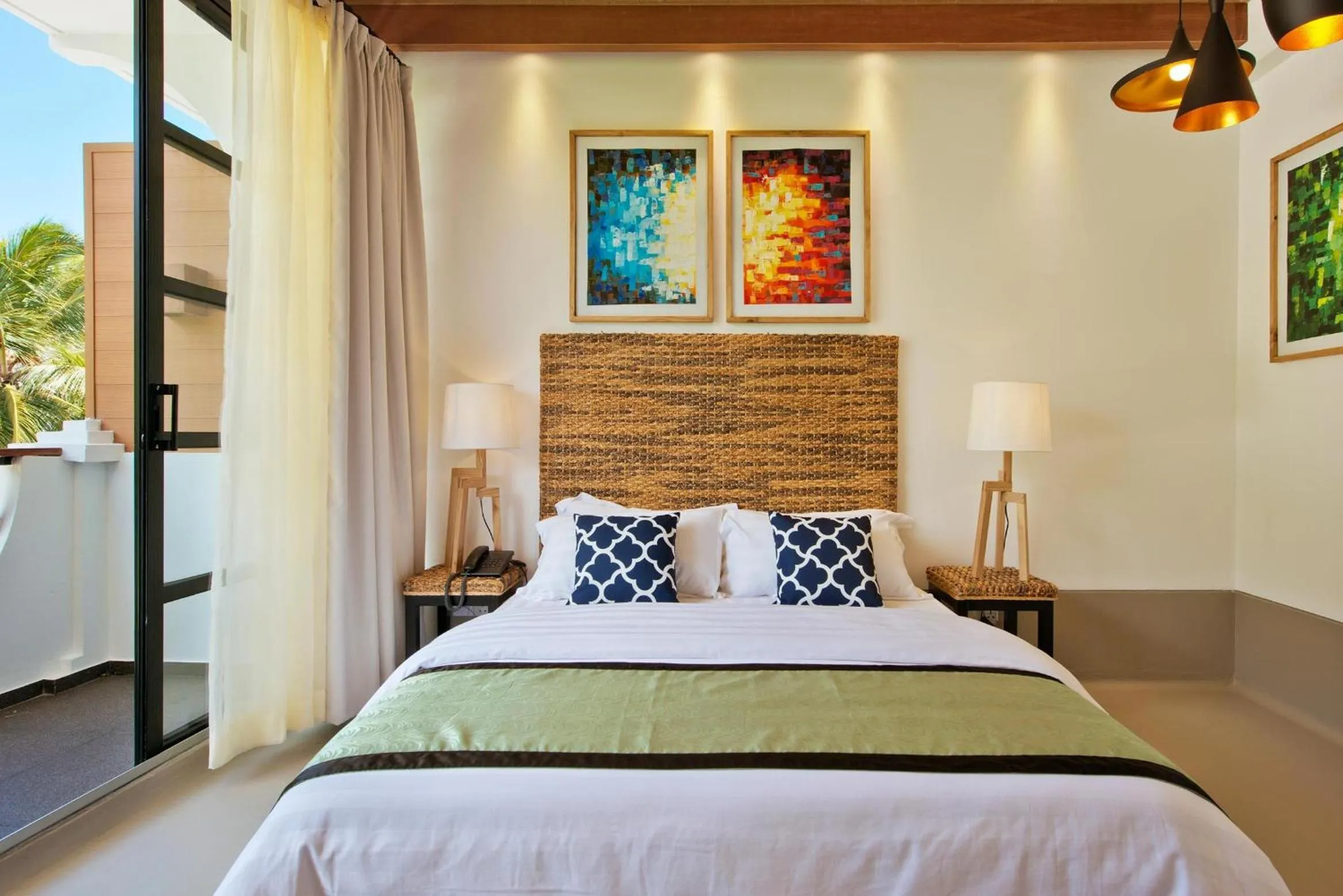 Deluxe Double Room with Balcony and City View (10% off on Snorkeling Trip, Night Fishing and Candlelit Dinner) - single occupancy in Crystal Sands