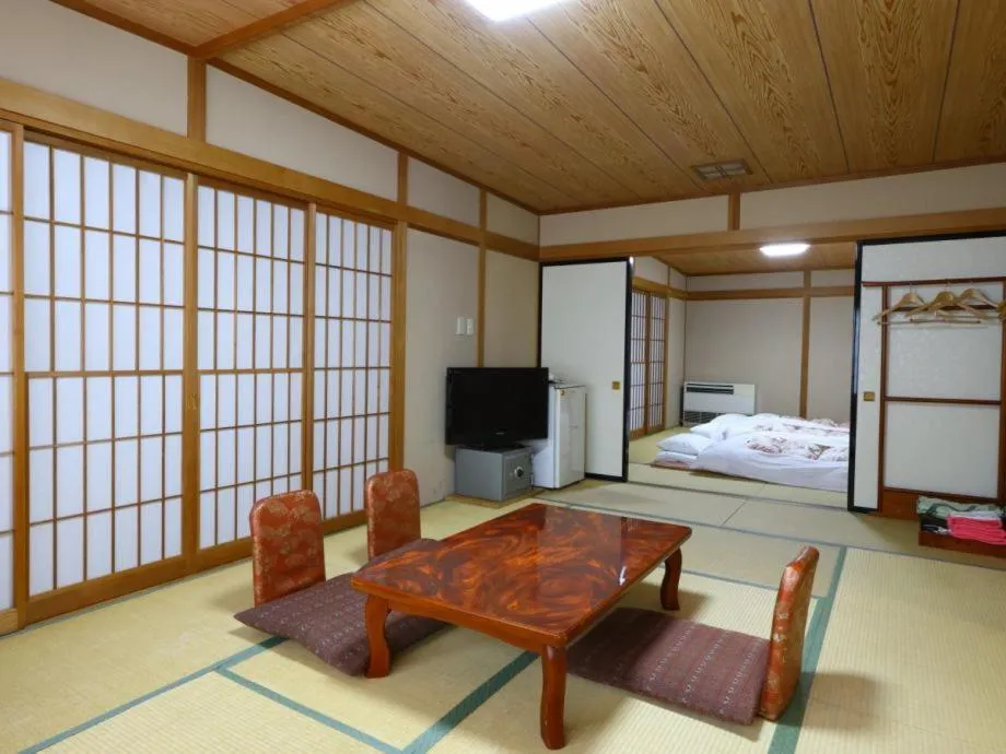 Economy Quadruple Room with Shared Bathroom in Hotel Yudanaka