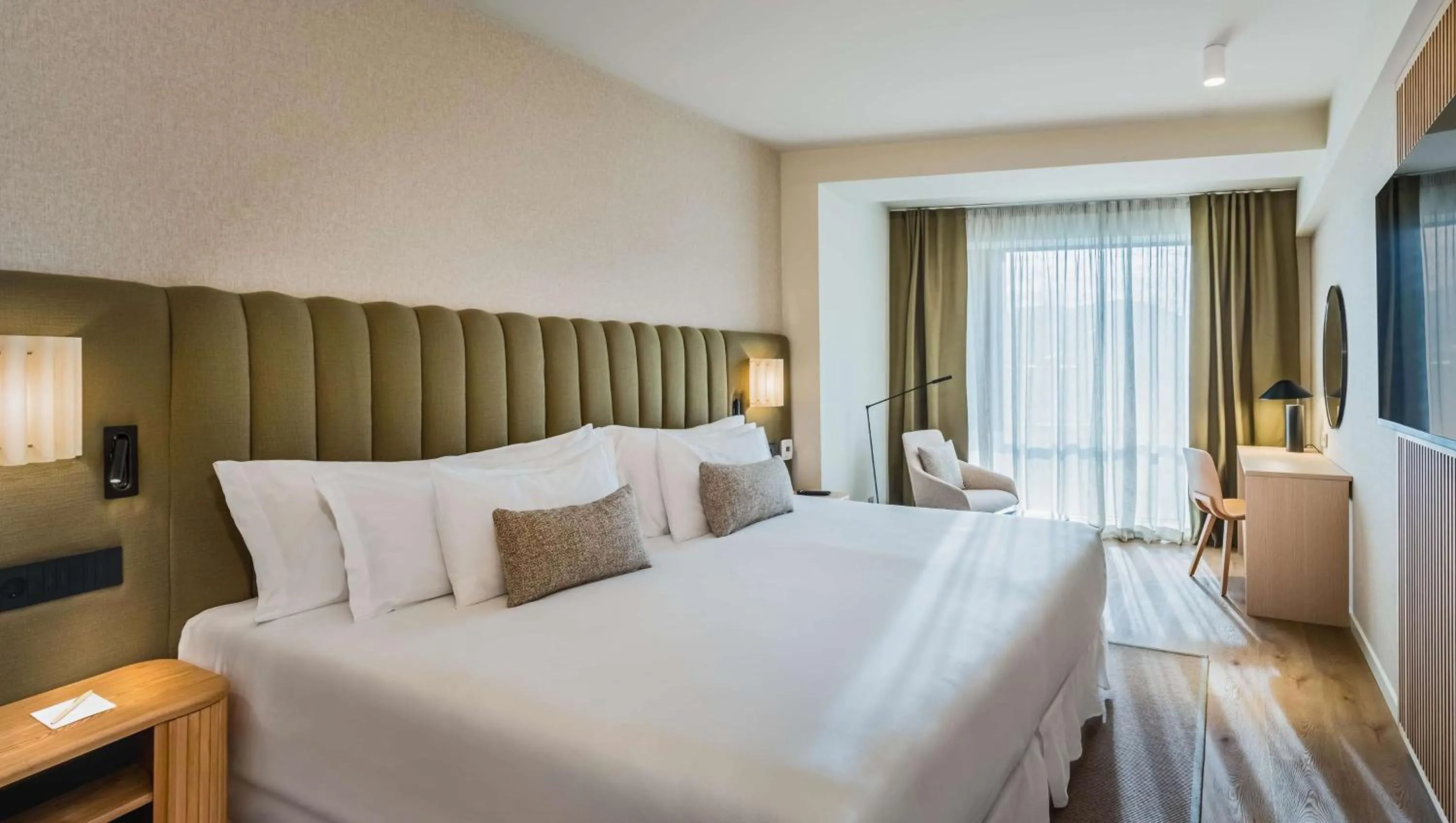 Suite with River View in Barceló Bilbao Nervión