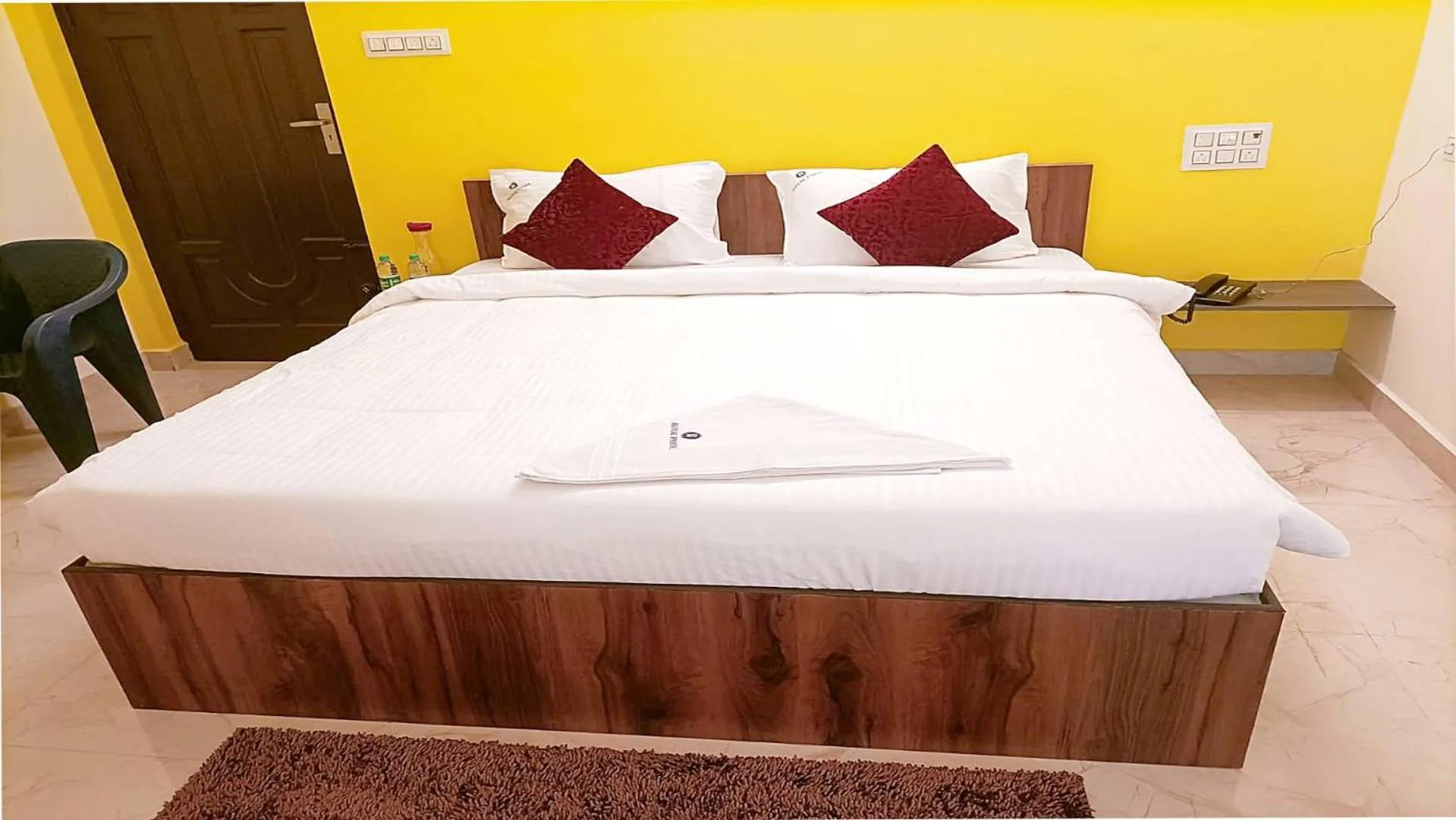 Deluxe Double Room - single occupancy in PPH Living Royal Pride