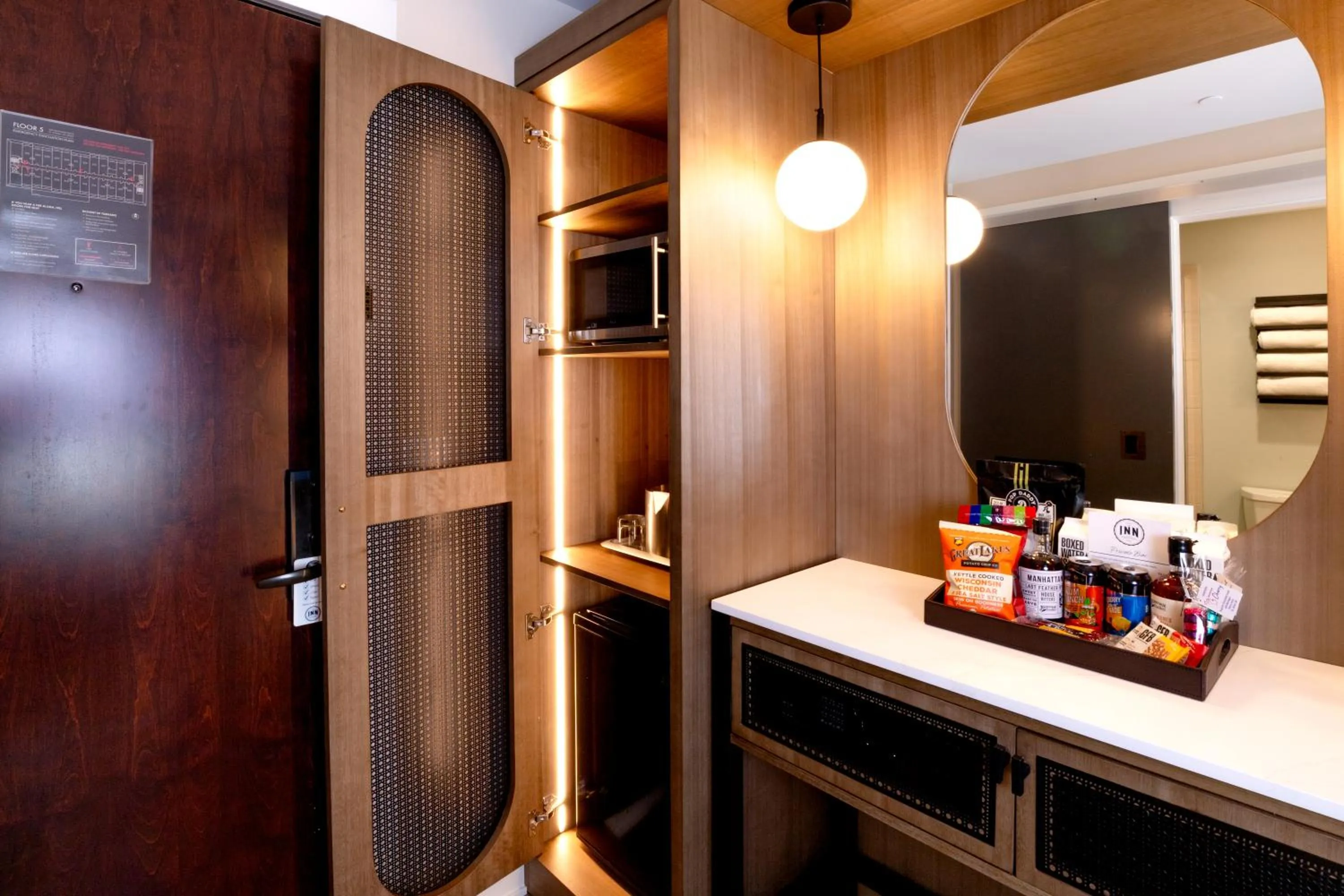 Standard King Room in The Inn at Harbor Shores