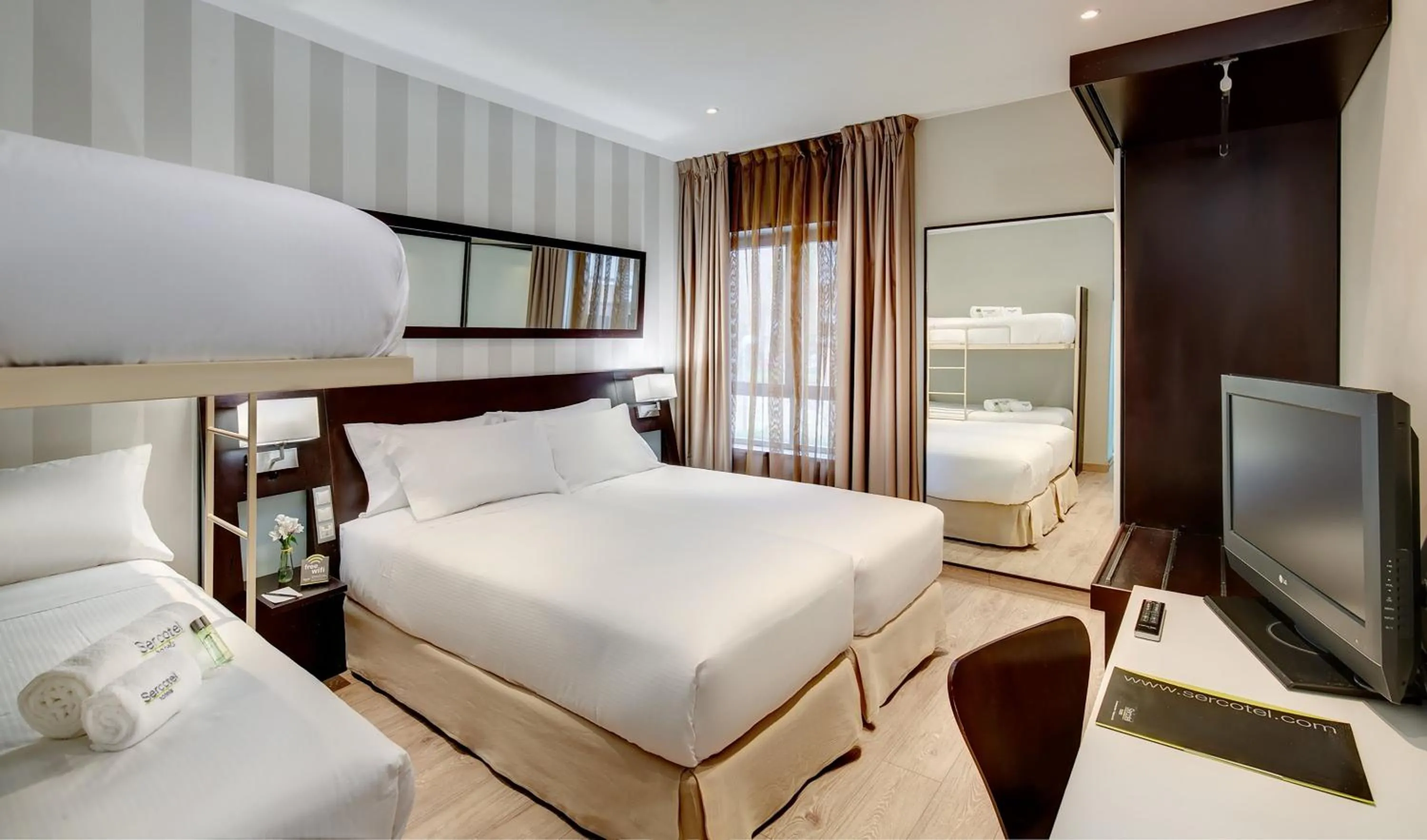 Quadruple Room in Sercotel Madrid Aeropuerto