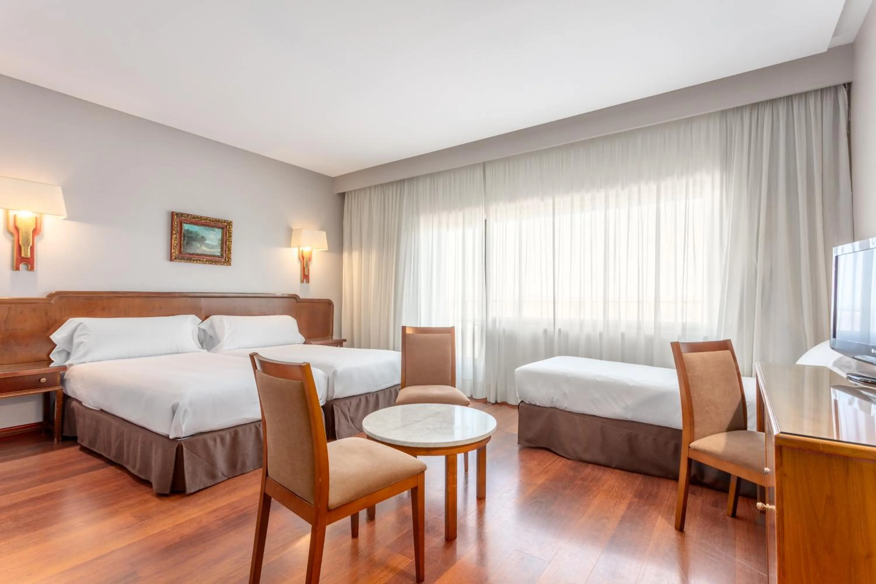 Family Room with Private Bathroom in Crisol Regio