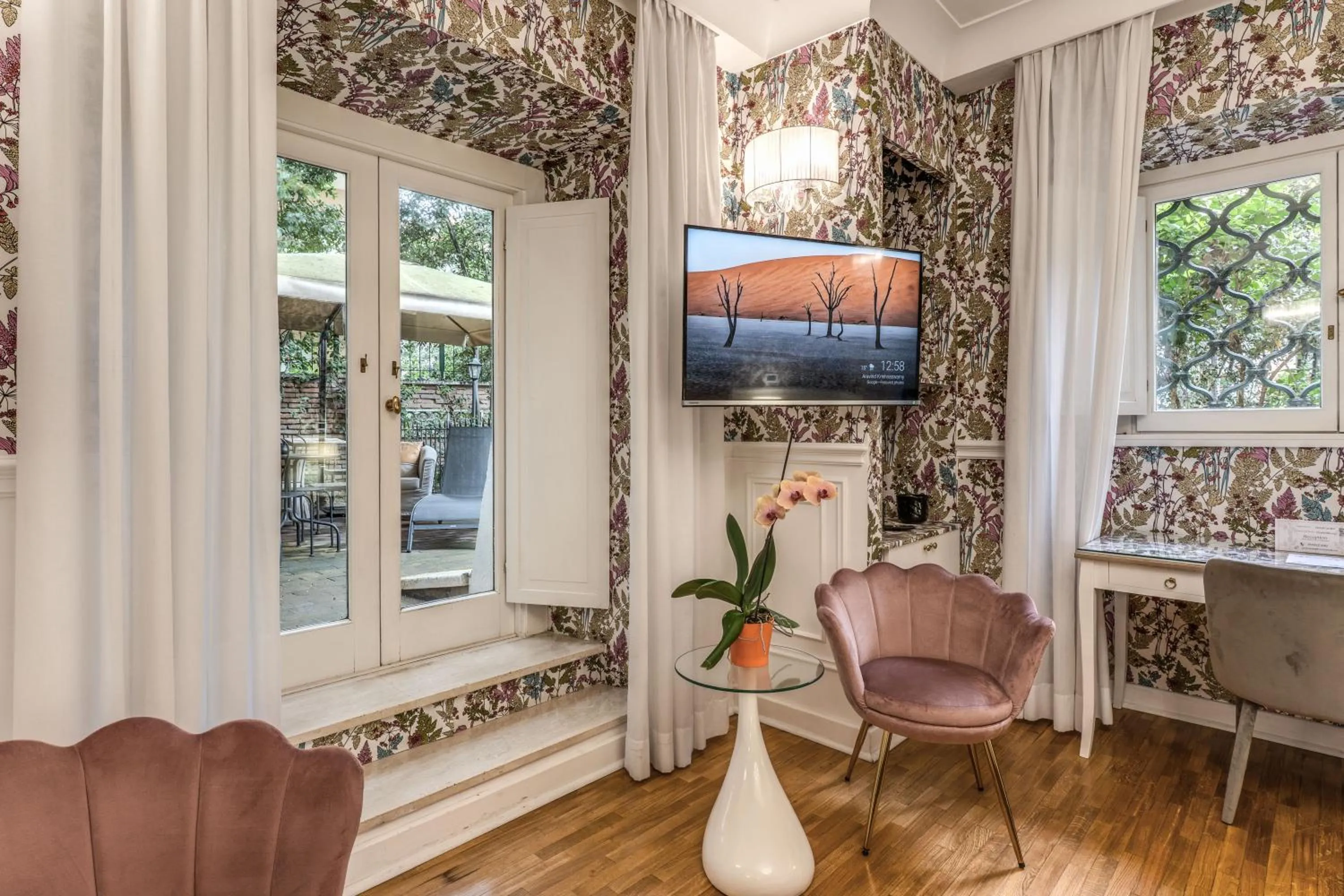 Superior King Room in Mangili Garden Hotel