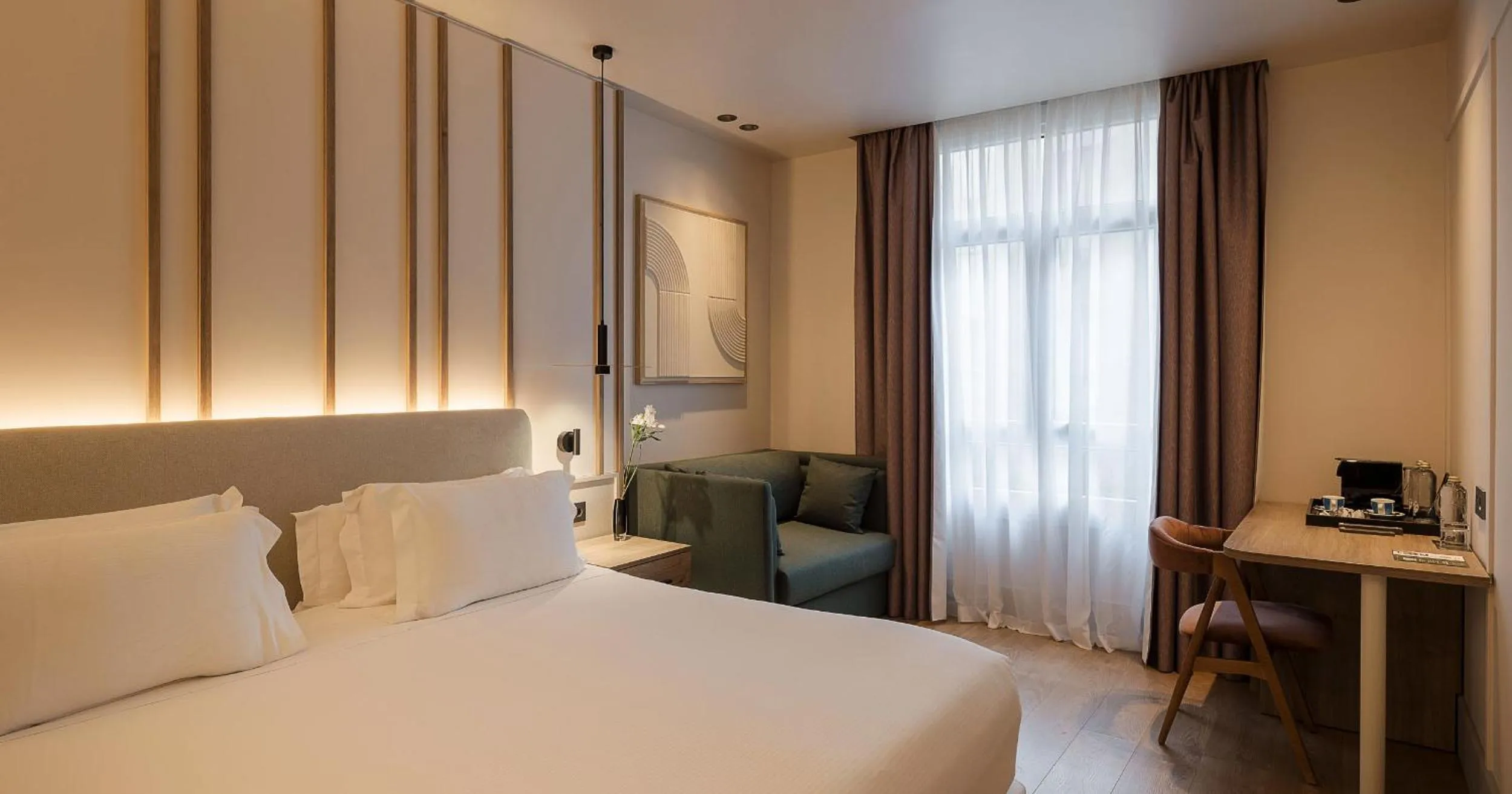 Superior Double Room in H10 Puerta de Alcalá 4 Sup