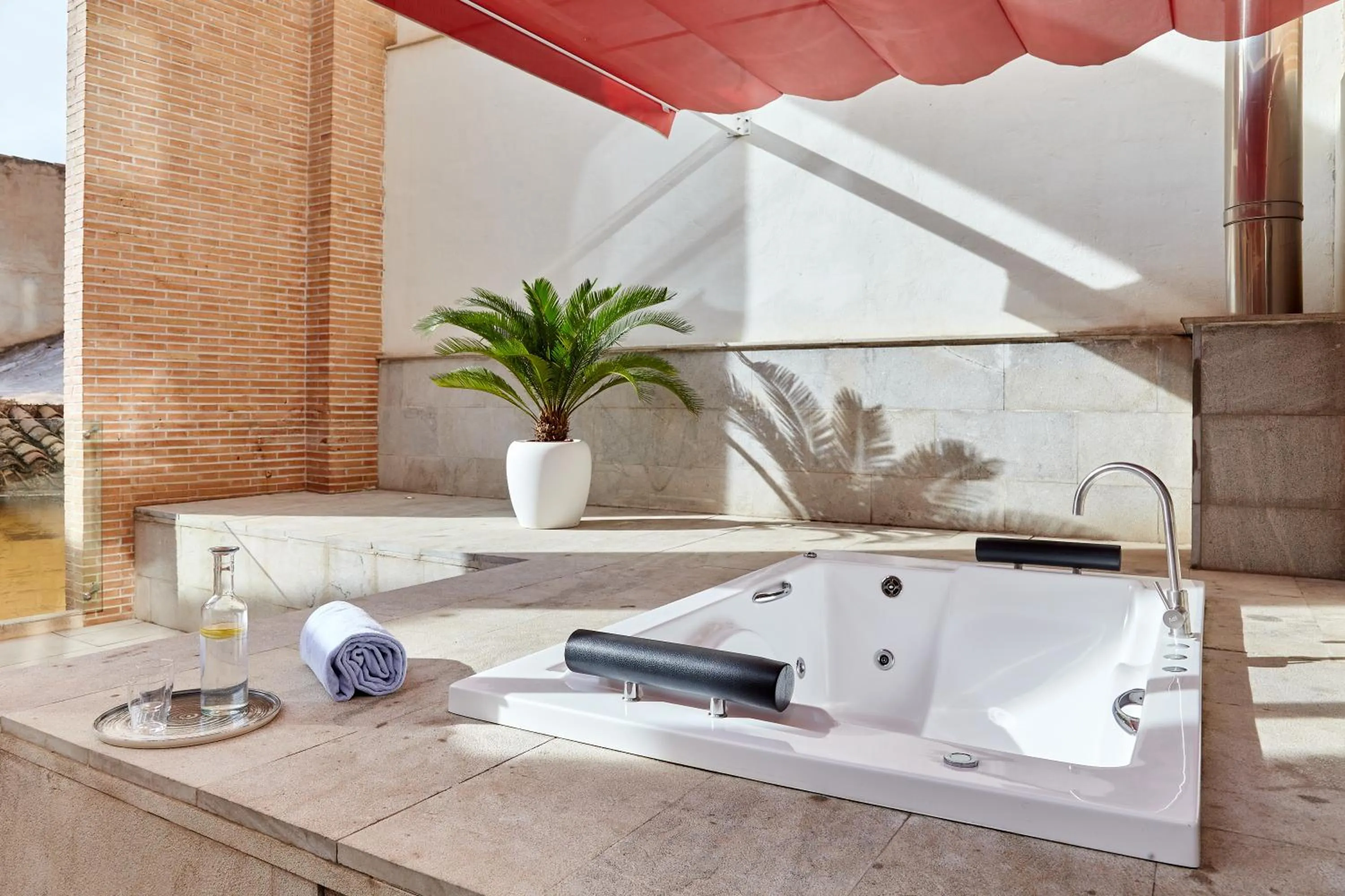Junior Suite with Terrace and Spa Bath in Hotel Maciá Granada Five Senses Rooms & Suites
