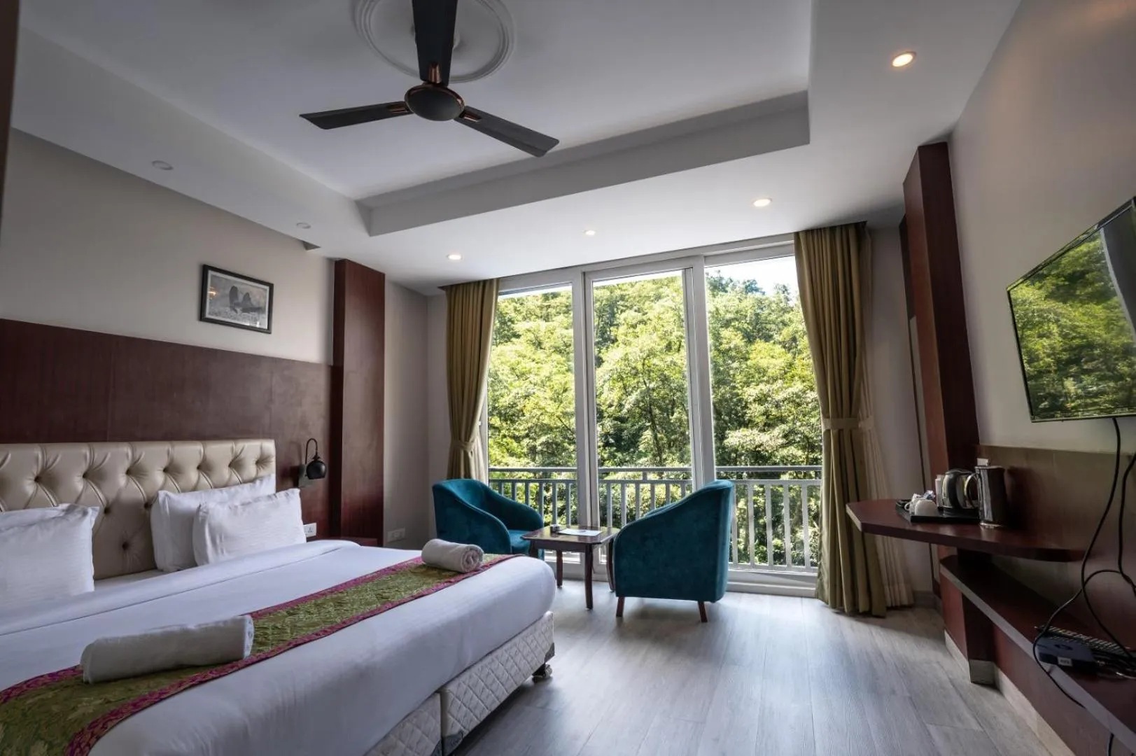 King Room with Balcony in Avianna Gangtok Resort & Spa