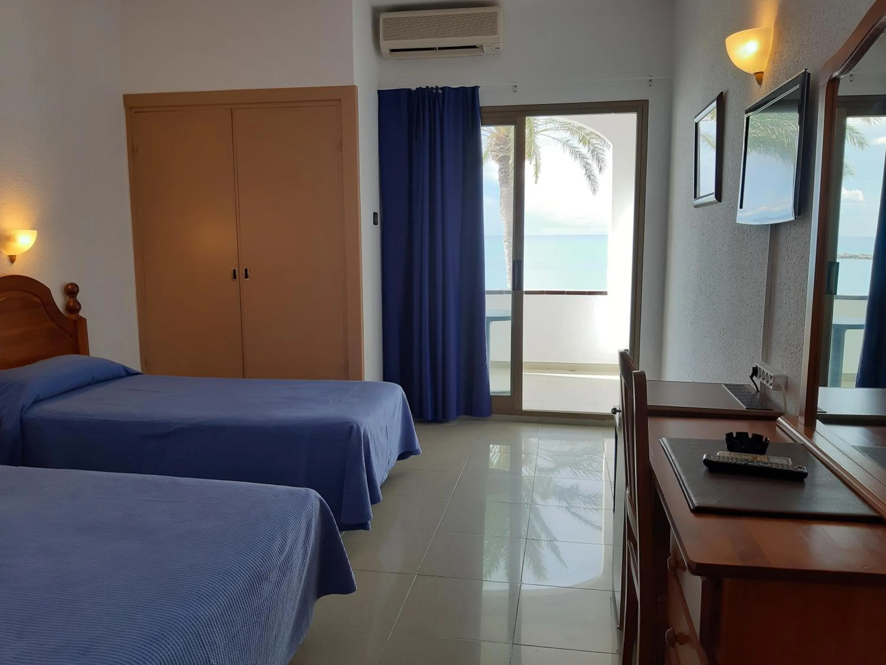Triple Room with Front Sea View in Medplaya Hotel Vistamar Costa Dorada