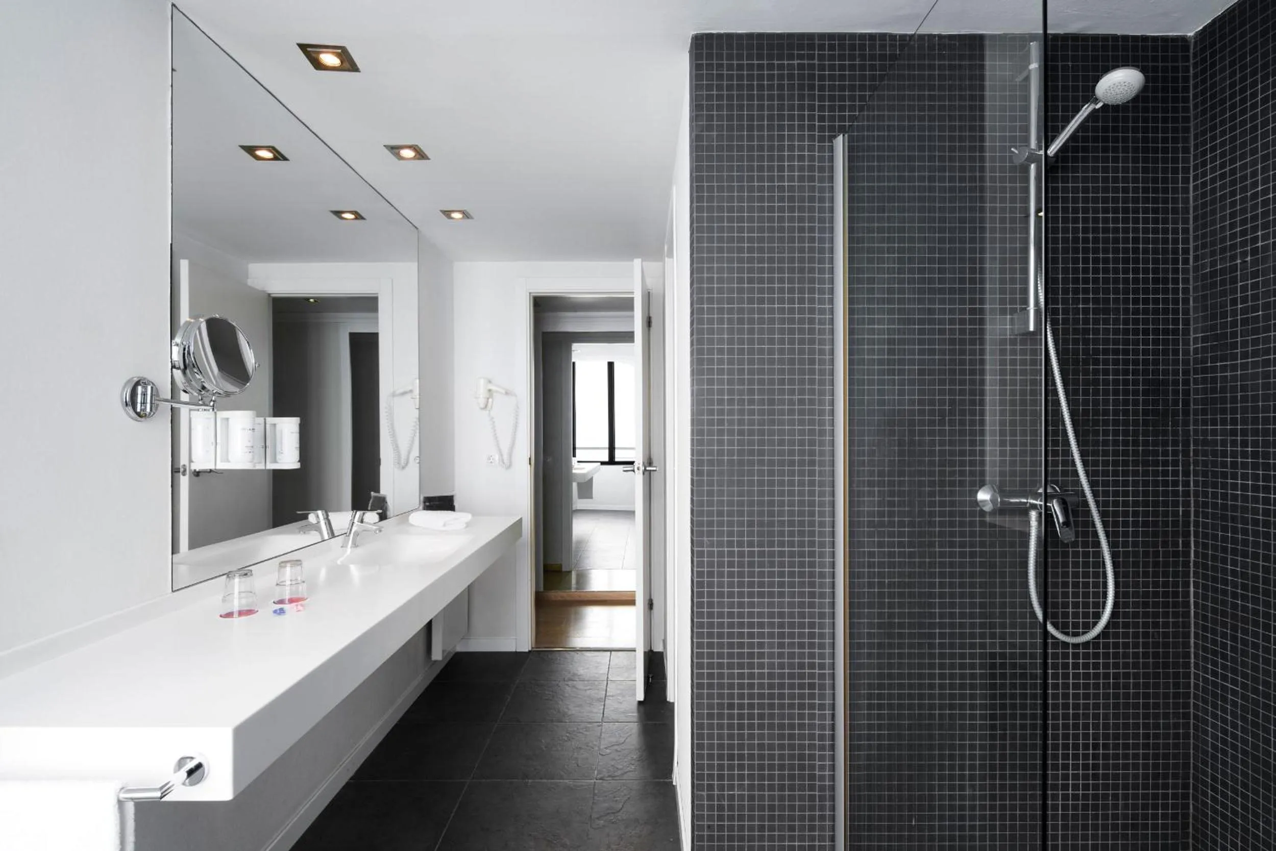 Superior Twin Room with Extra Bed in Hotel Alimara