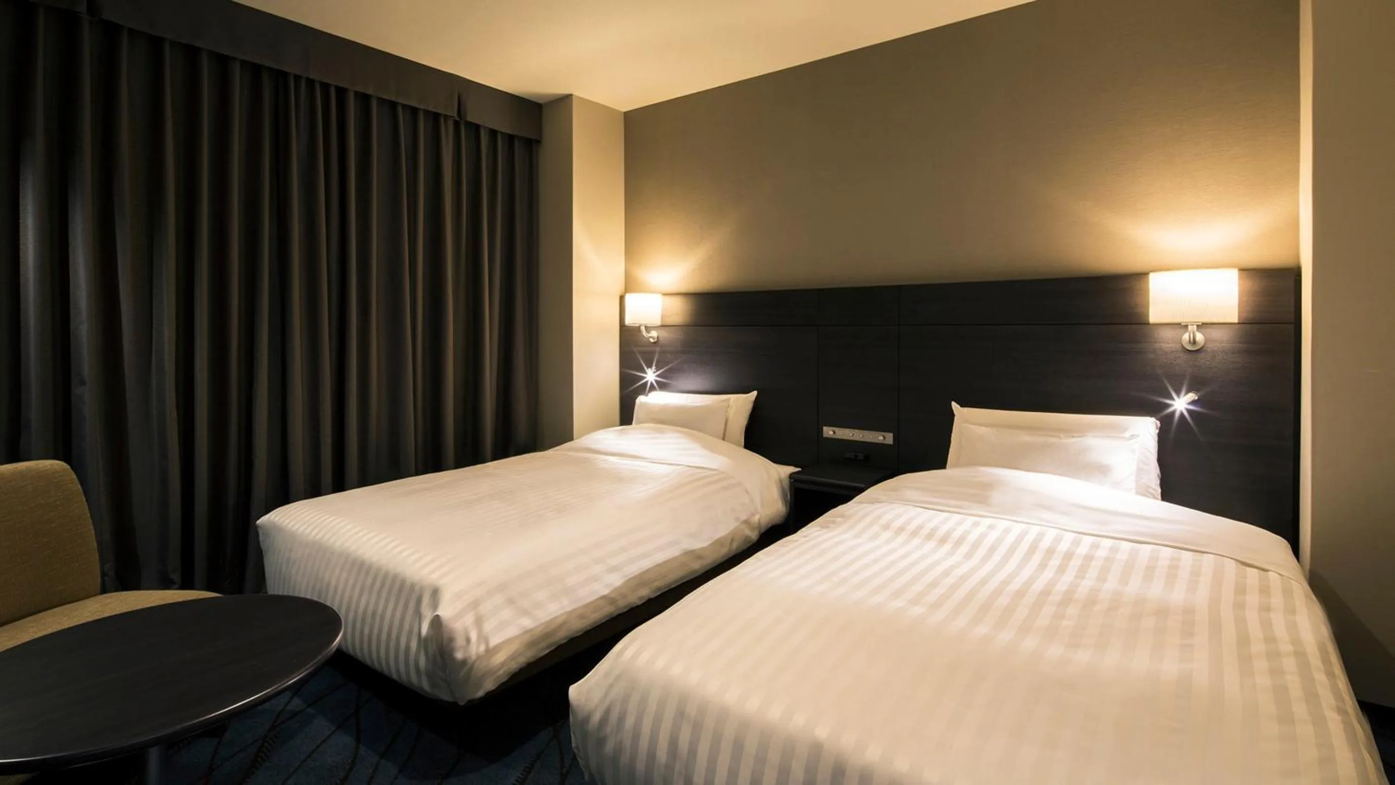 Twin Room (1 Adult) - single occupancy - Smoking in JR-East Hotel Mets Kawasaki