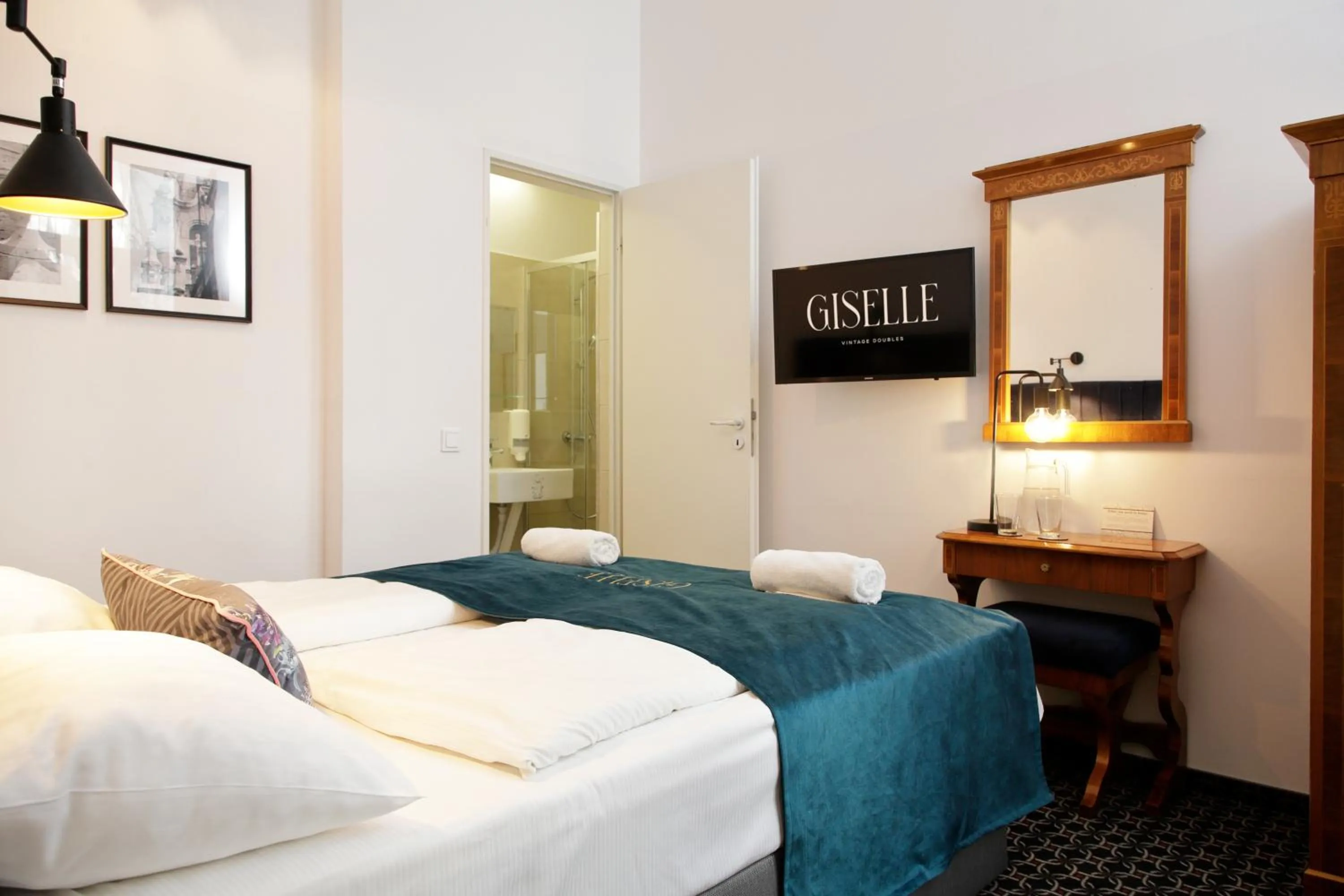 Budget Double Room in Giselle Vintage Doubles - Adults Only