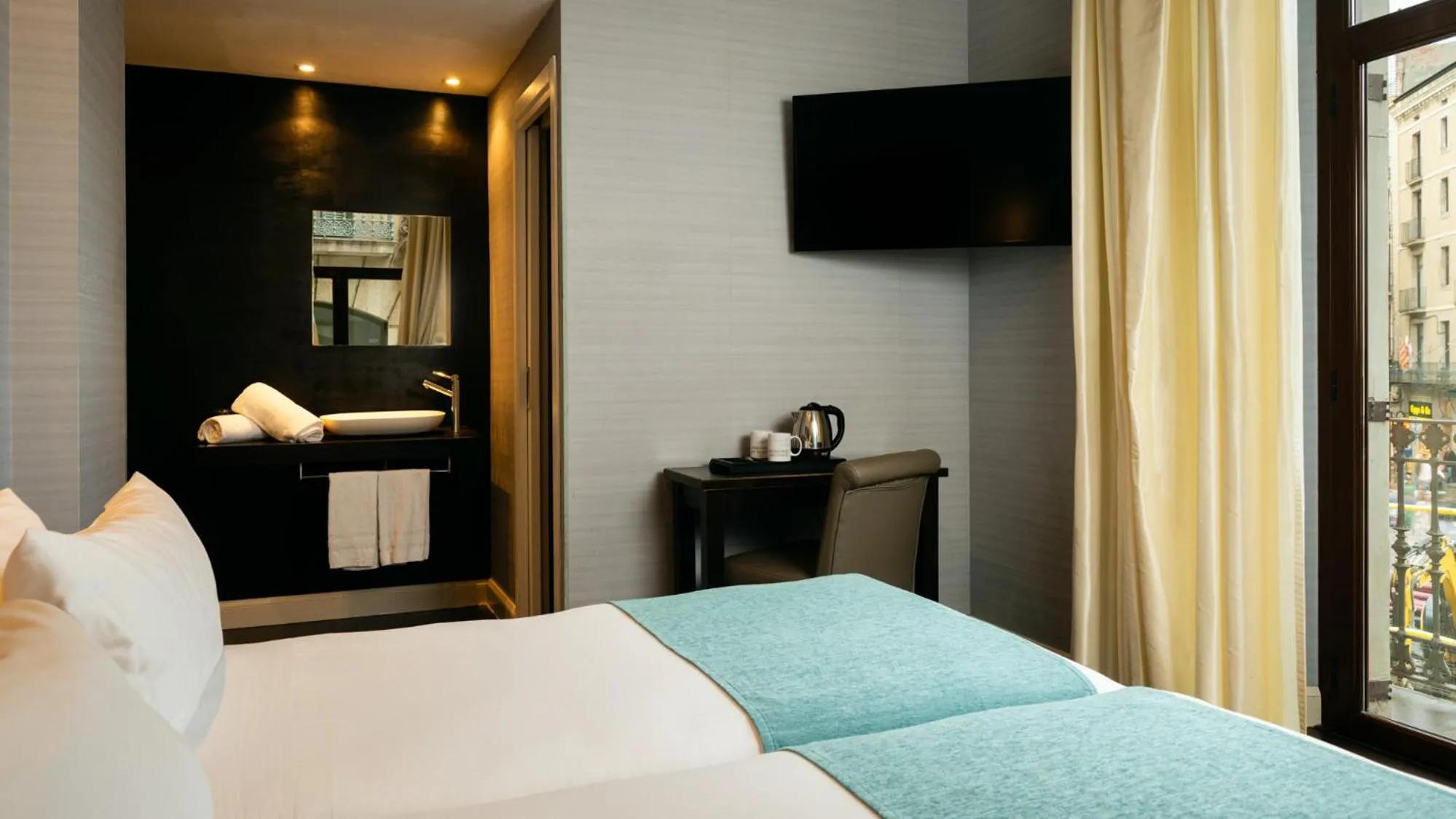 Comfort Cool Room with Ramblas View in Hotel Ramblas Internacional