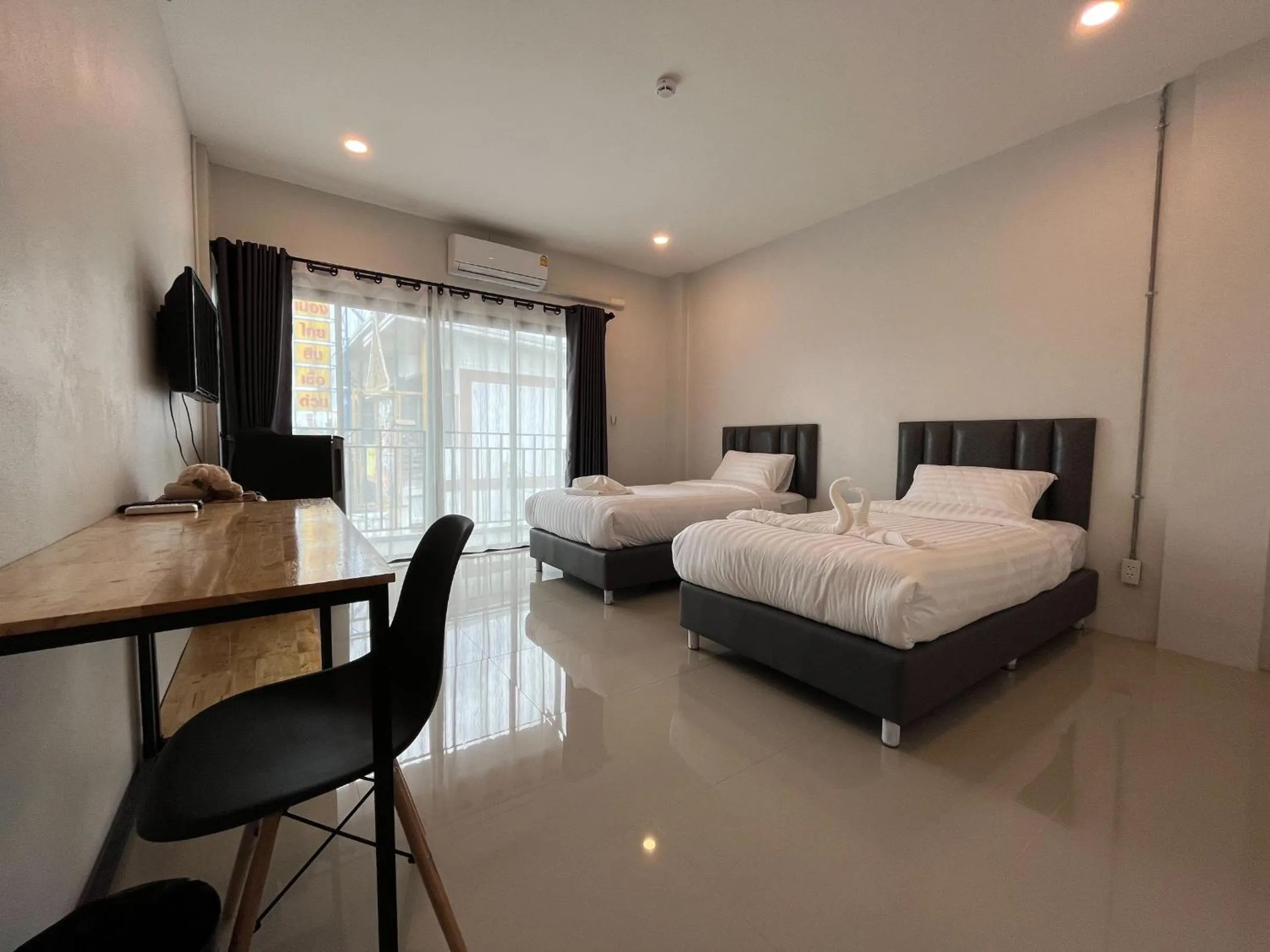 Twin Room with Balcony in Life Hotel Rongkhun - White Temple Chiangrai