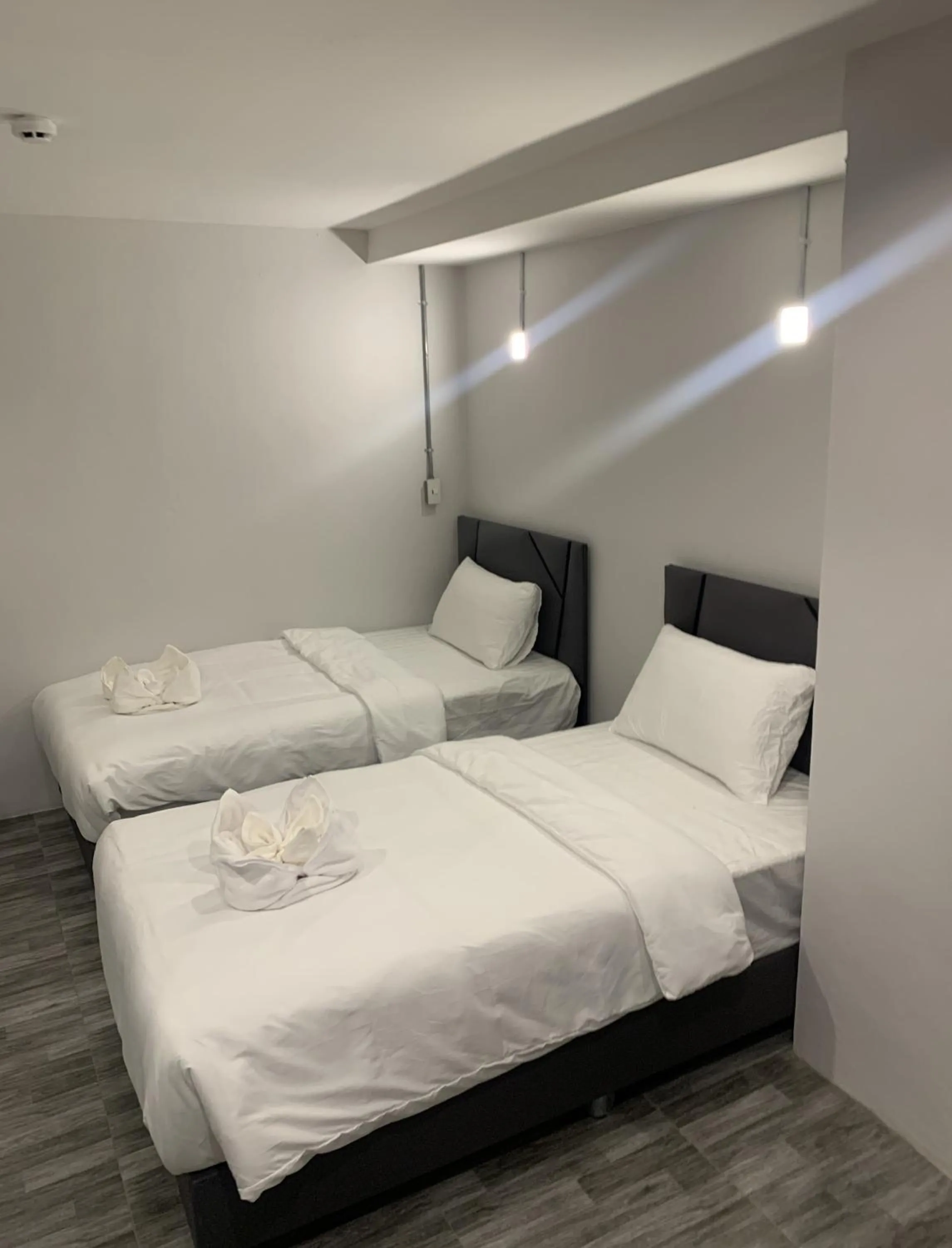 Deluxe Triple Room in Life Hotel Rongkhun - White Temple Chiangrai