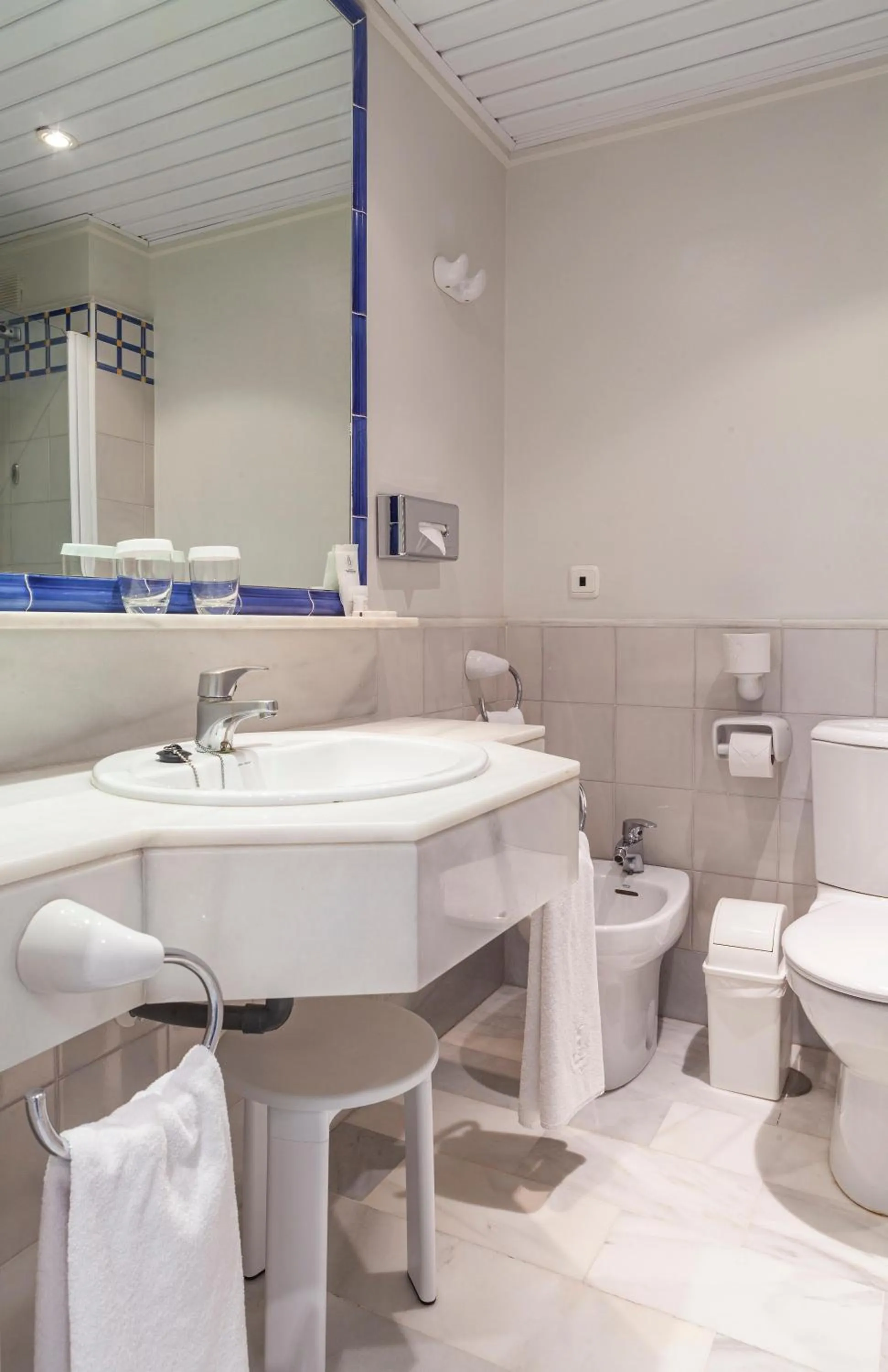 Standard Triple Room in Playa de la Luz