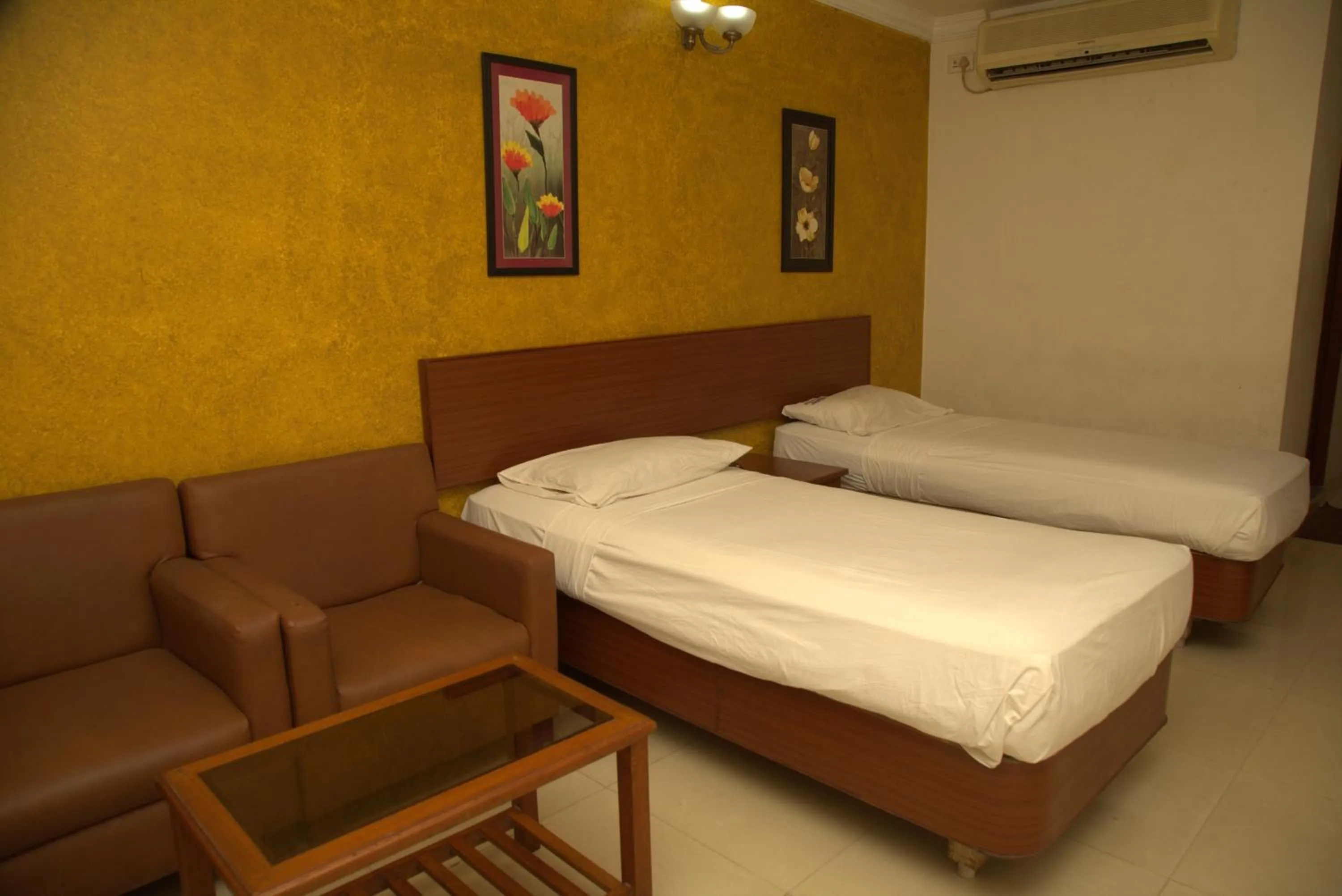 Superior Twin Room in Kings Hotel Egmore