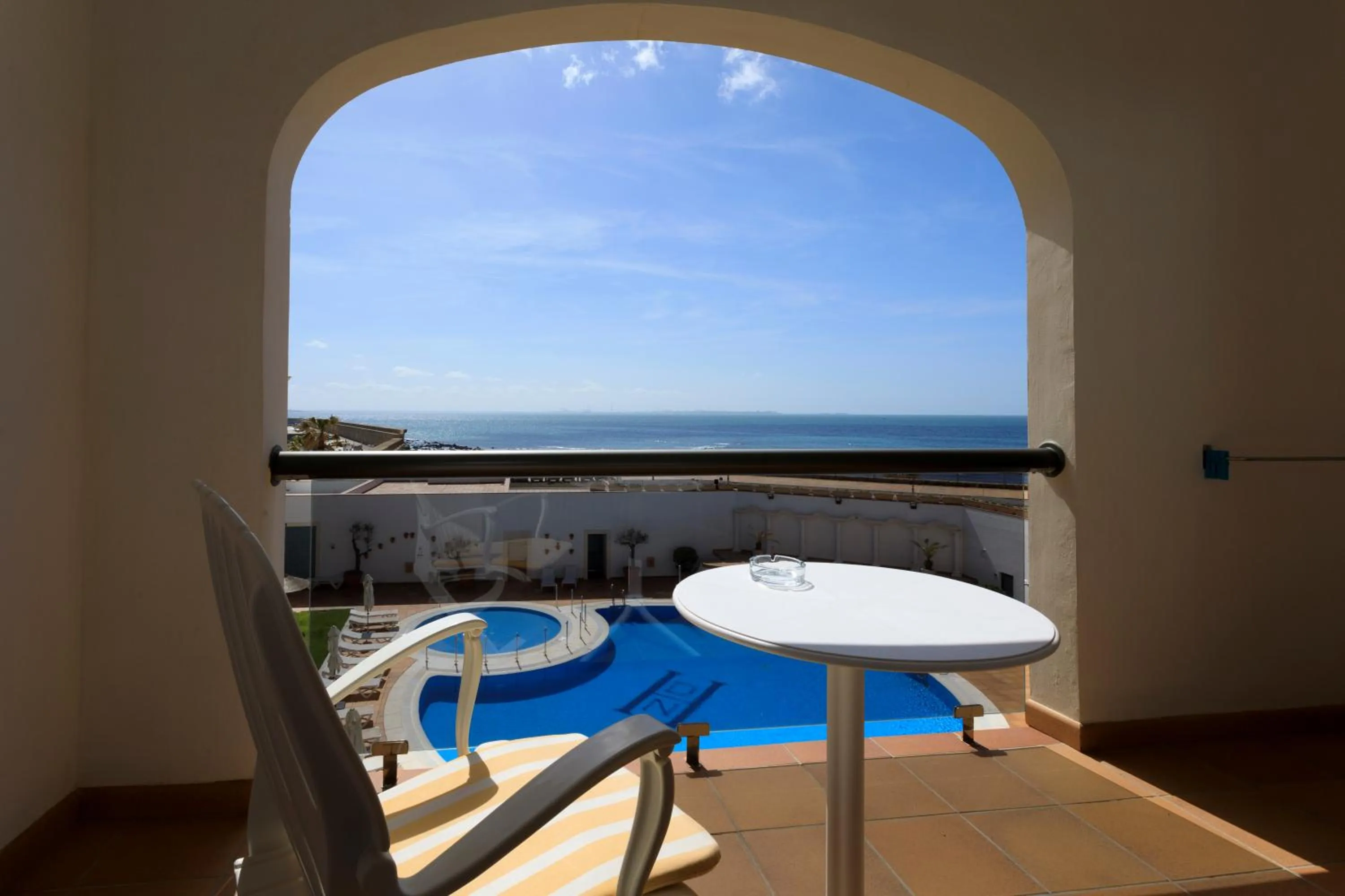 Superior Twin Room with Sea View in Hotel Duque de Najera