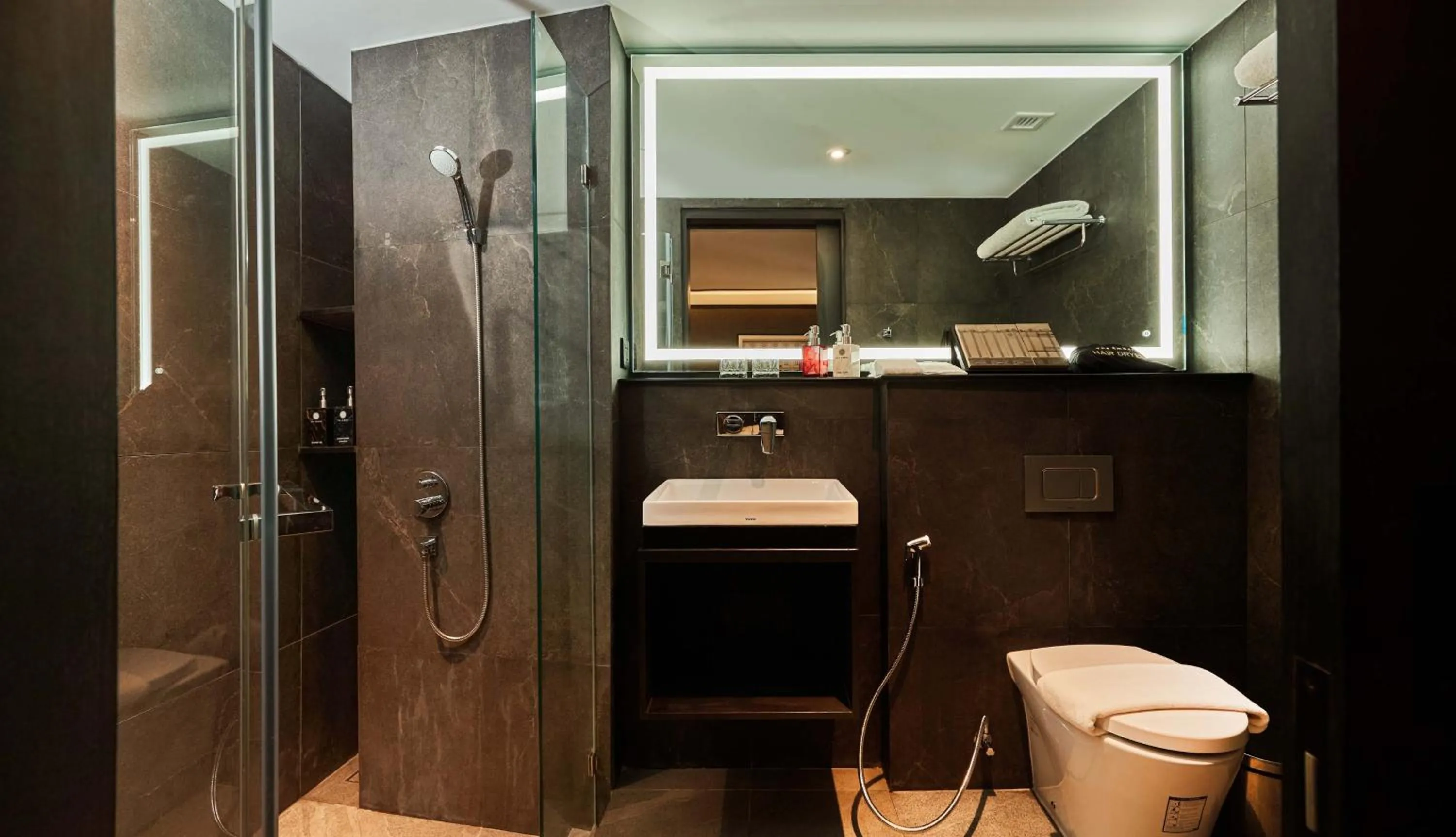 Deluxe Double Room in The Gravitique Hotel Khaosan