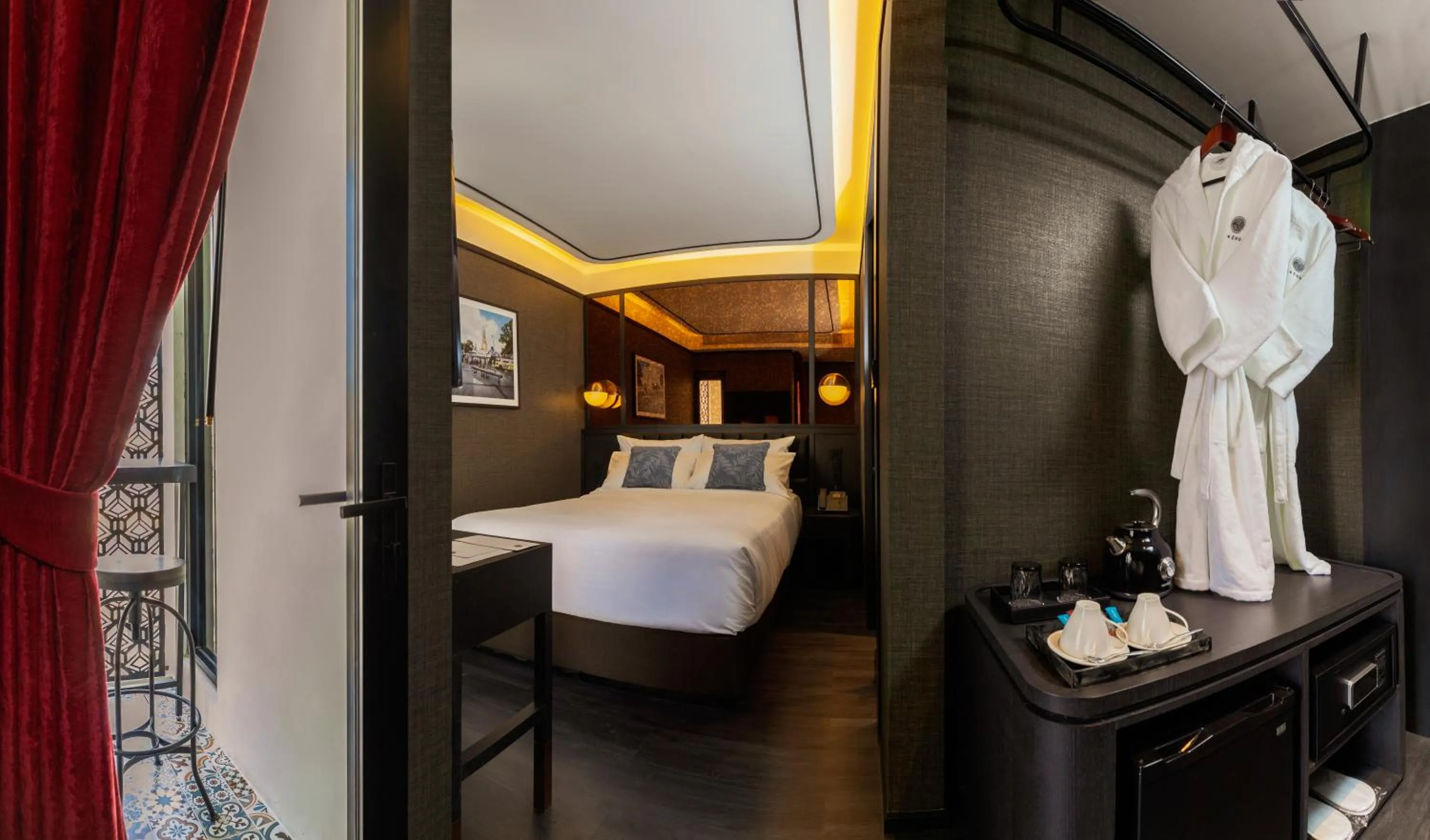 Standard Queen Room in The Ember Hotel Khaosan