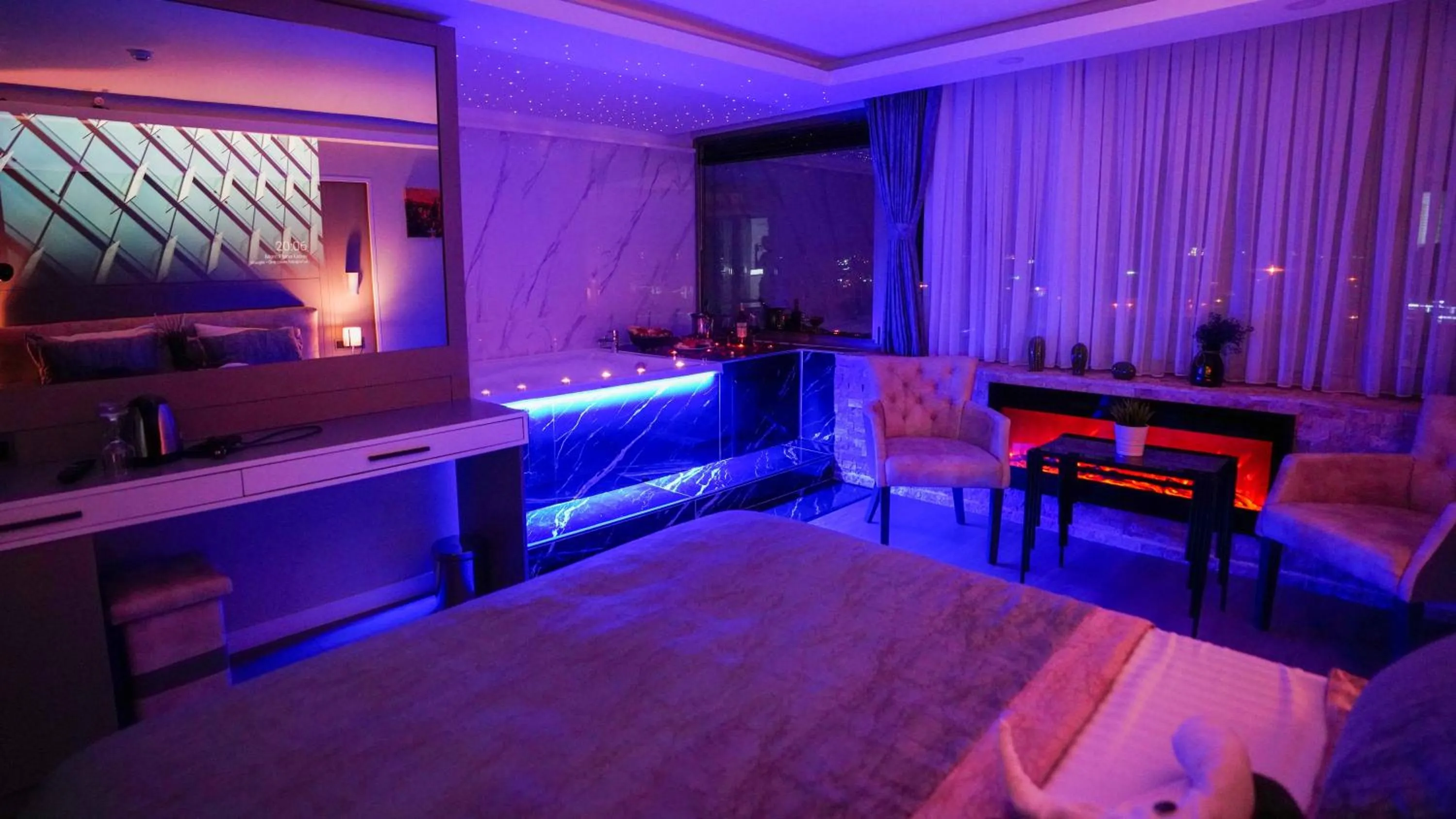 Queen Room with Spa Bath in AURA MARINA HOTEL