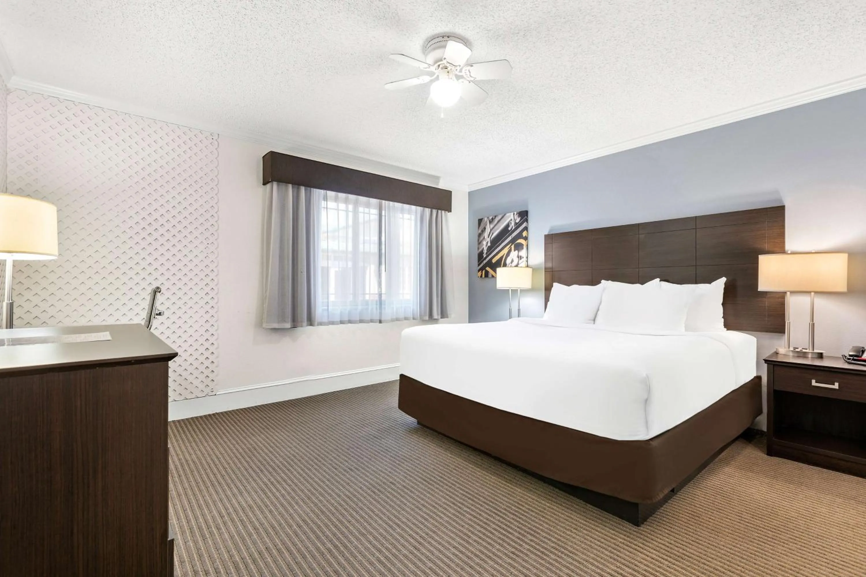 One-Bedroom King Suite with Sofa Bed and Whirlpool in Best Western Downtown Casper Hotel