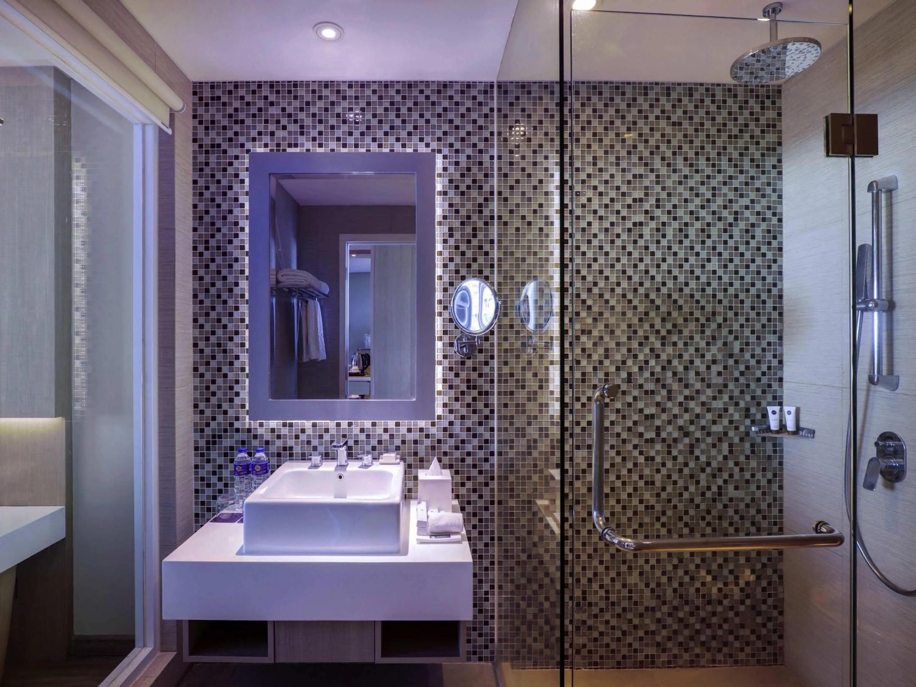 Deluxe Room with Balcony and Pool View in Grand Mercure Bandung Setiabudi