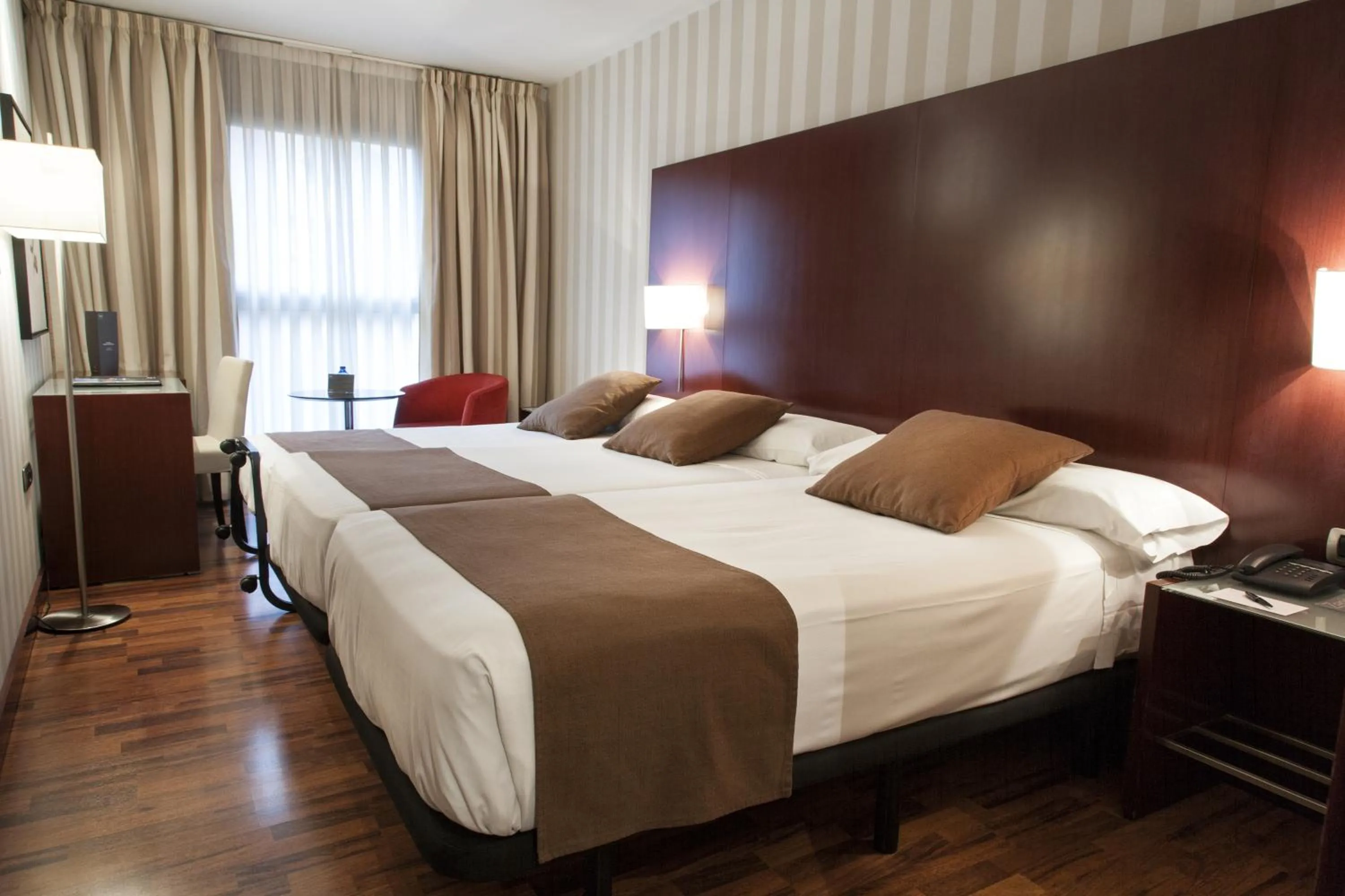 Twin Room with Extra Bed in Zenit Lleida