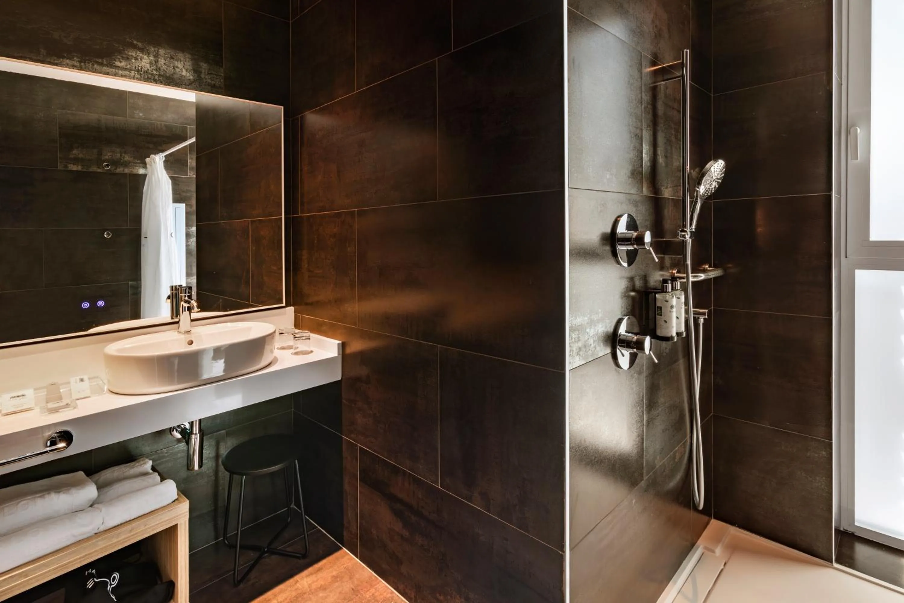 Triple Room (2 Adults + 1 Child) in Catalonia Giralda