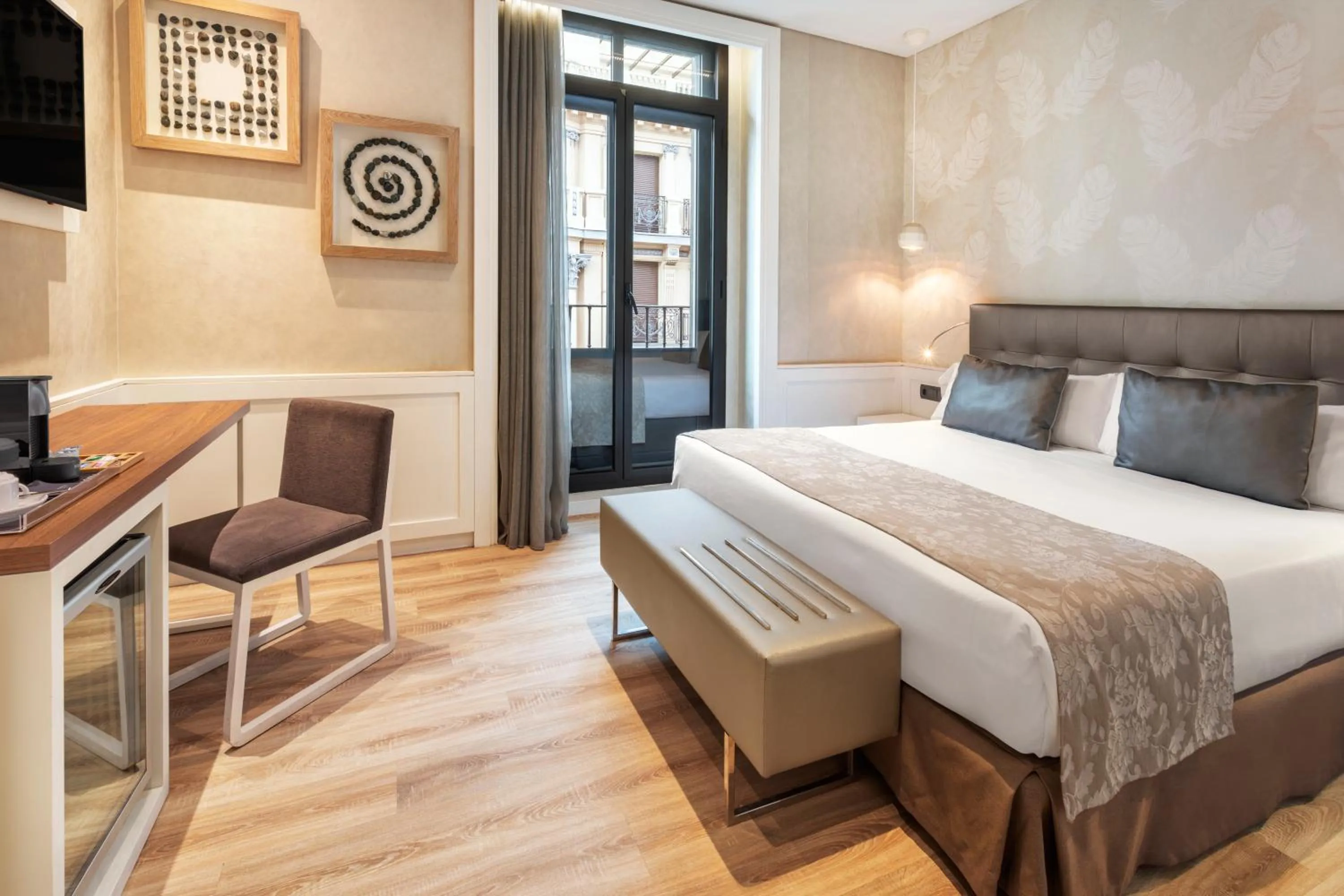 Double or Twin Room with Street View in Catalonia Puerta del Sol