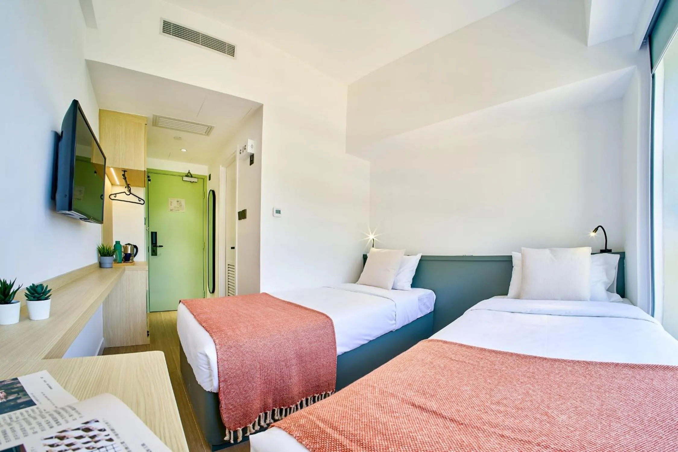 Twin Room With Semi Seaview in South Nest