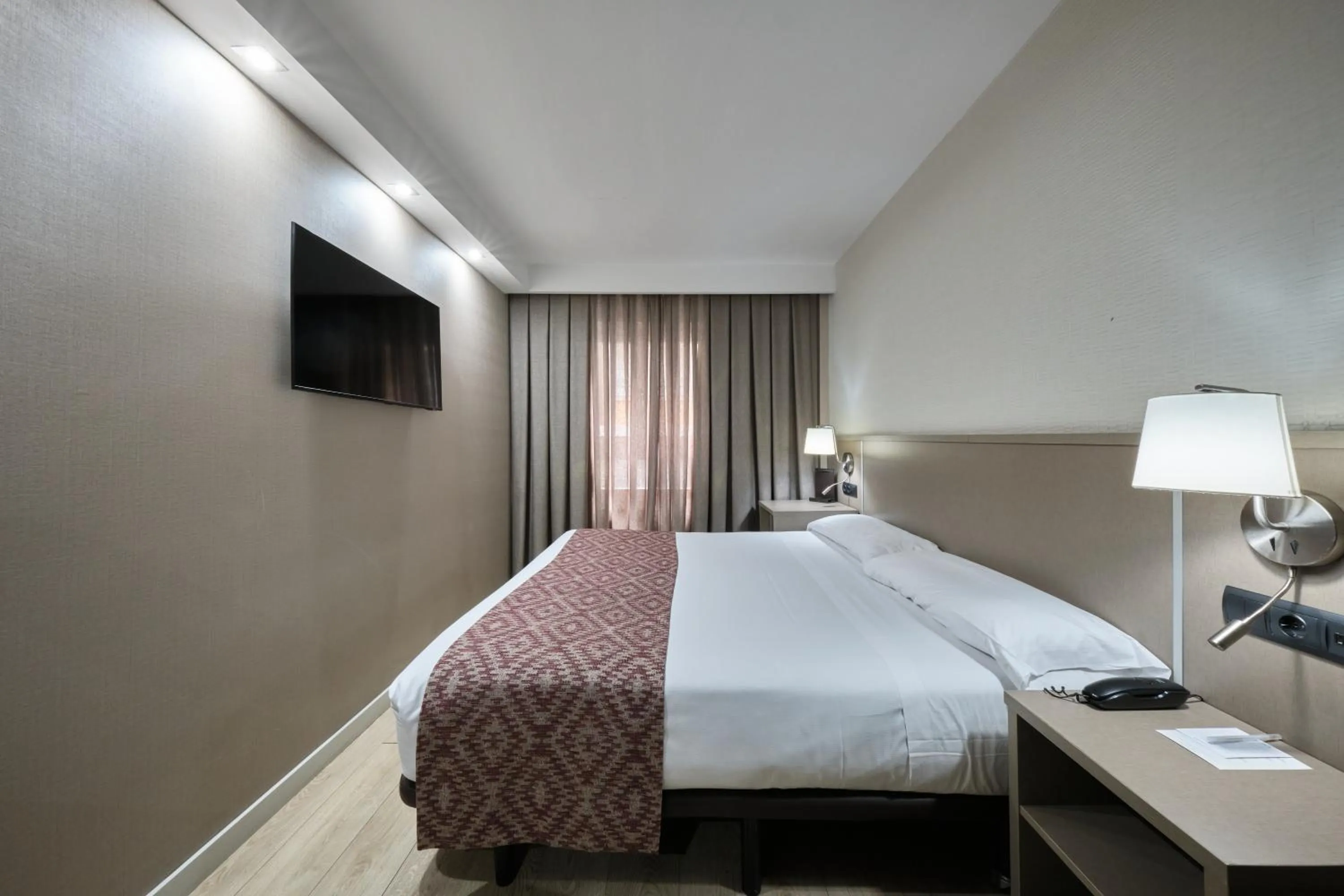 Double or Twin Room in Catalonia Park Güell